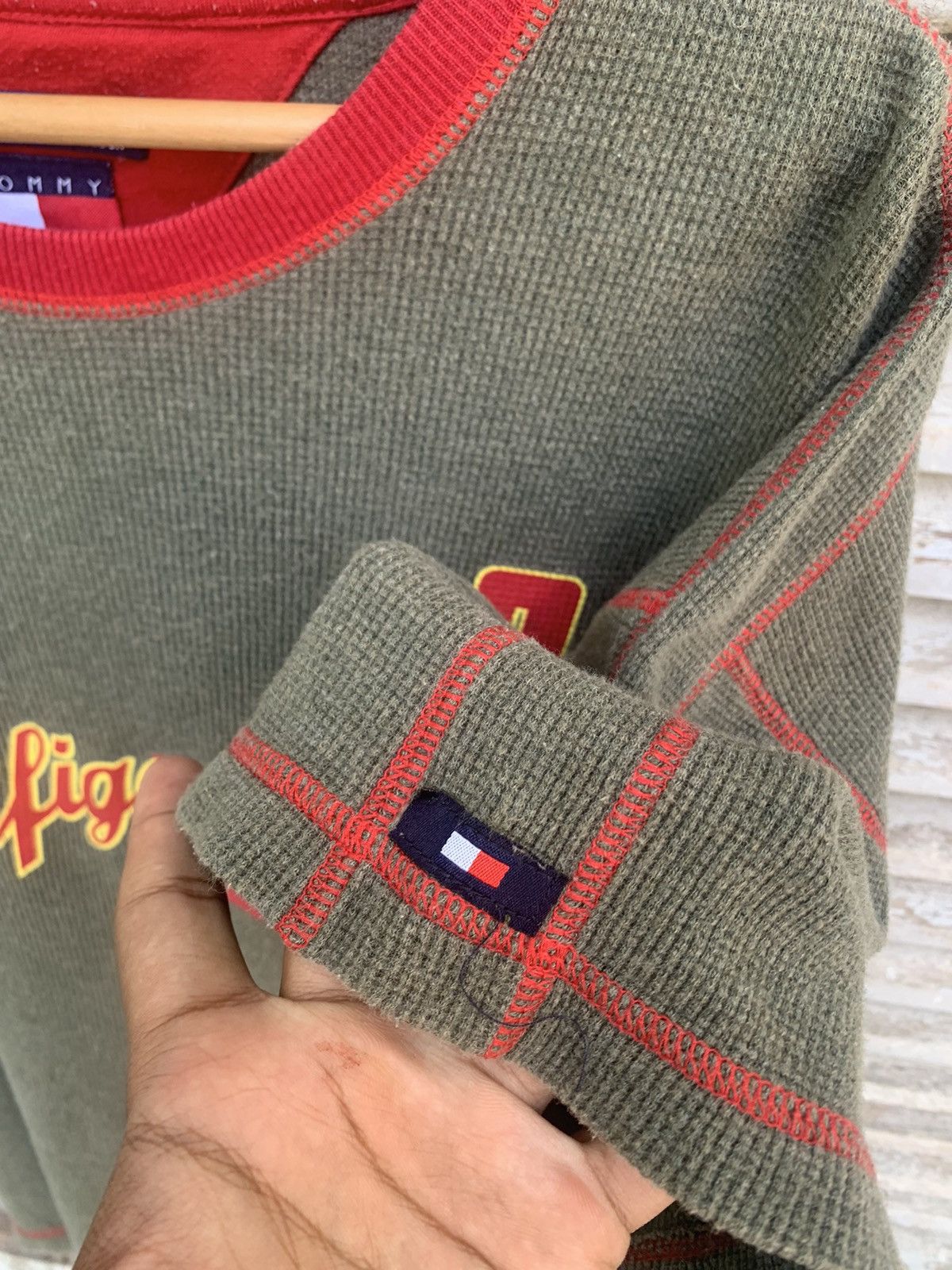Vintage THRASHED TOMMY HILFIGER Knit Fabric Tshirt Size US L / EU 52-54 / 3 - 7 Thumbnail