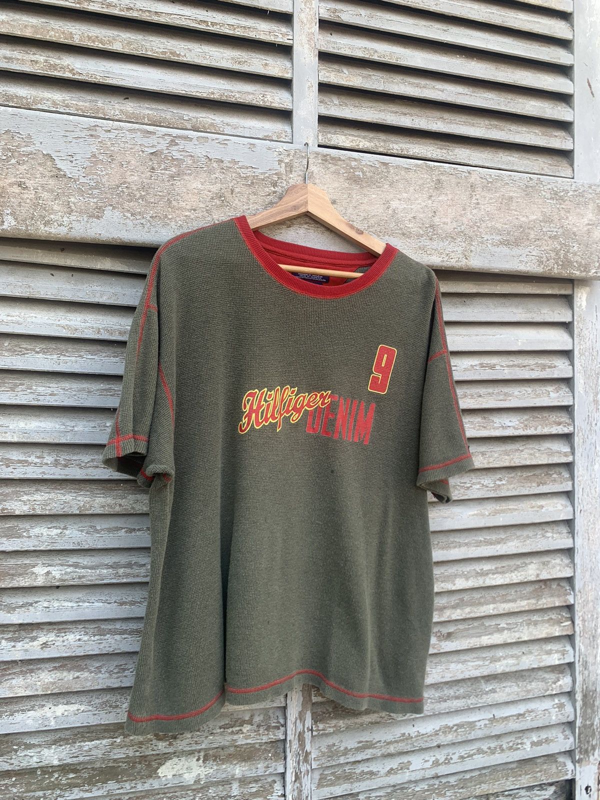 Vintage THRASHED TOMMY HILFIGER Knit Fabric Tshirt Size US L / EU 52-54 / 3 - 3 Thumbnail