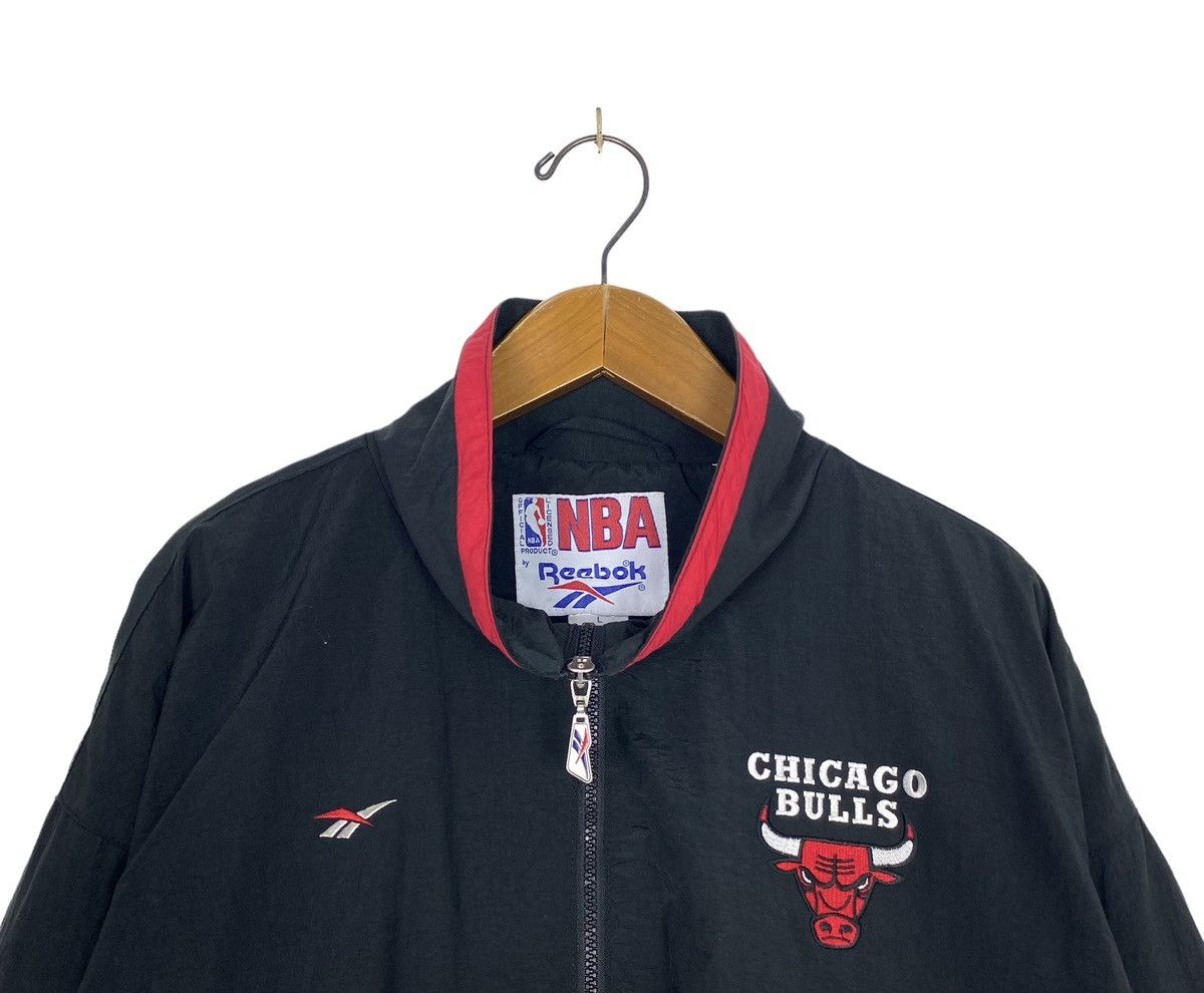 NBA Rare‼️ Vintage Reebok Nba Chicago Bulls Embroidery Big Logo Size US L / EU 52-54 / 3 - 4 Thumbnail