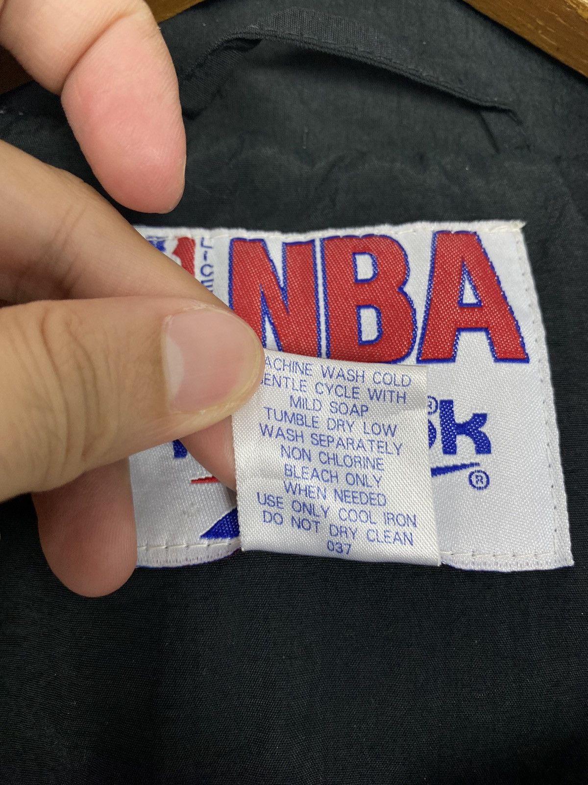 NBA Rare‼️ Vintage Reebok Nba Chicago Bulls Embroidery Big Logo Size US L / EU 52-54 / 3 - 8 Thumbnail