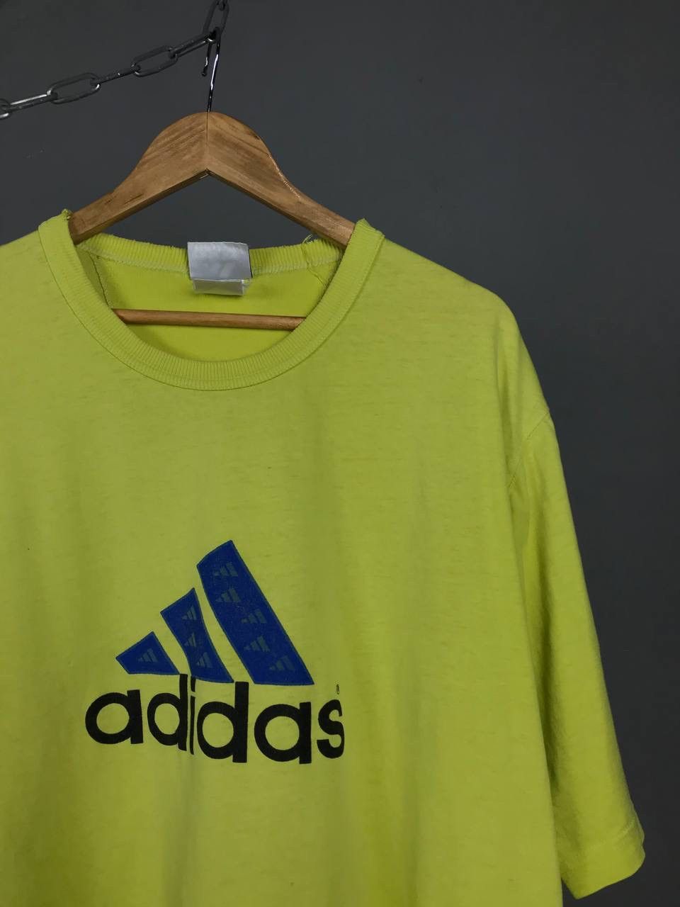 Adidas Adidas vintage streetwear center big logo tee Size US XL / EU 56 / 4 - 2 Thumbnail