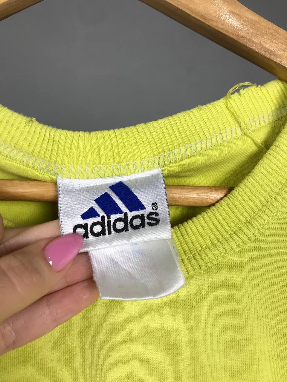 Adidas Adidas vintage streetwear center big logo tee Size US XL / EU 56 / 4 - 4 Thumbnail