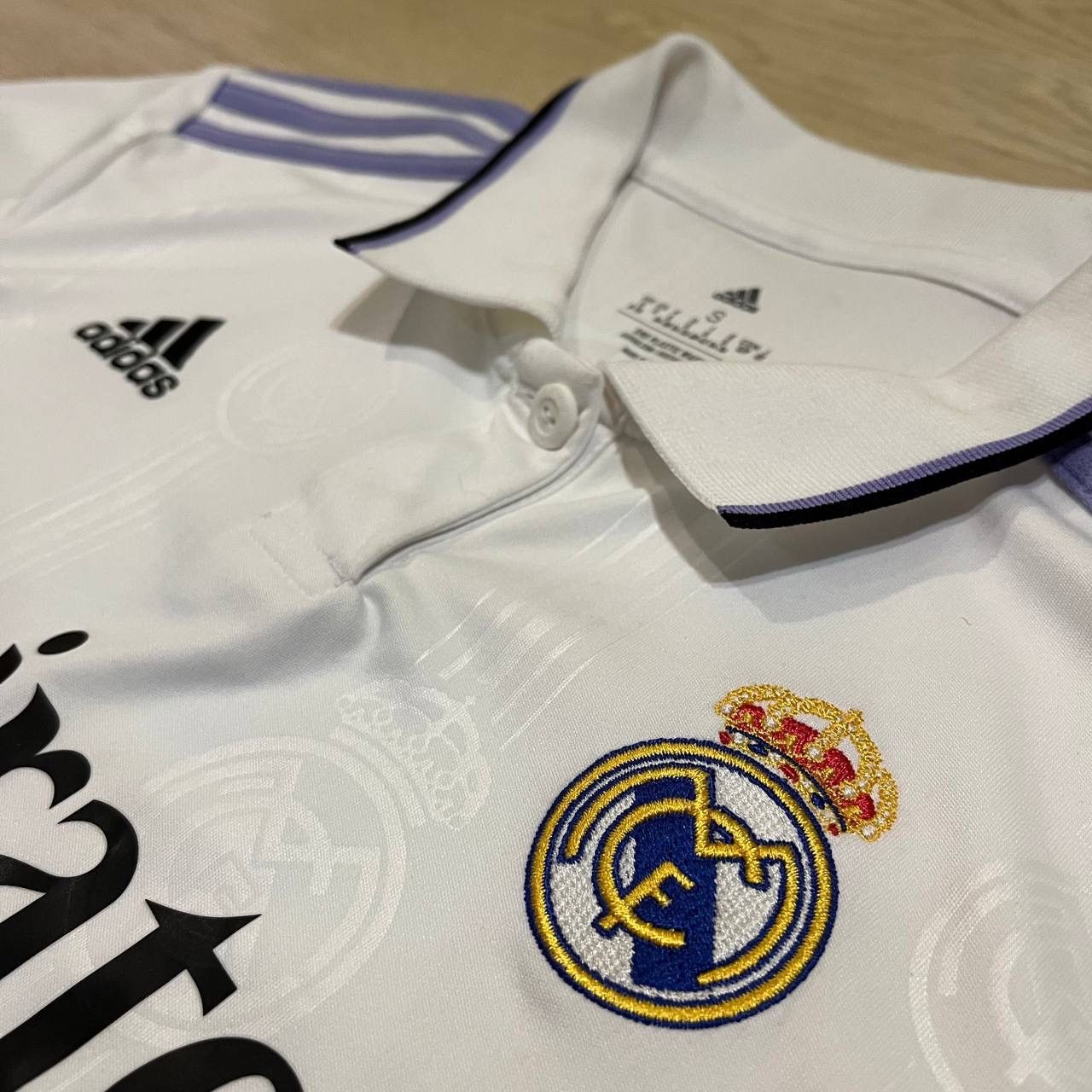 Adidas NWT REAL MADRID ADIDAS 2022/2023 FOOTBALL WOMENS HOME JERSEY Size S / US 4 / IT 40 - 2 Thumbnail