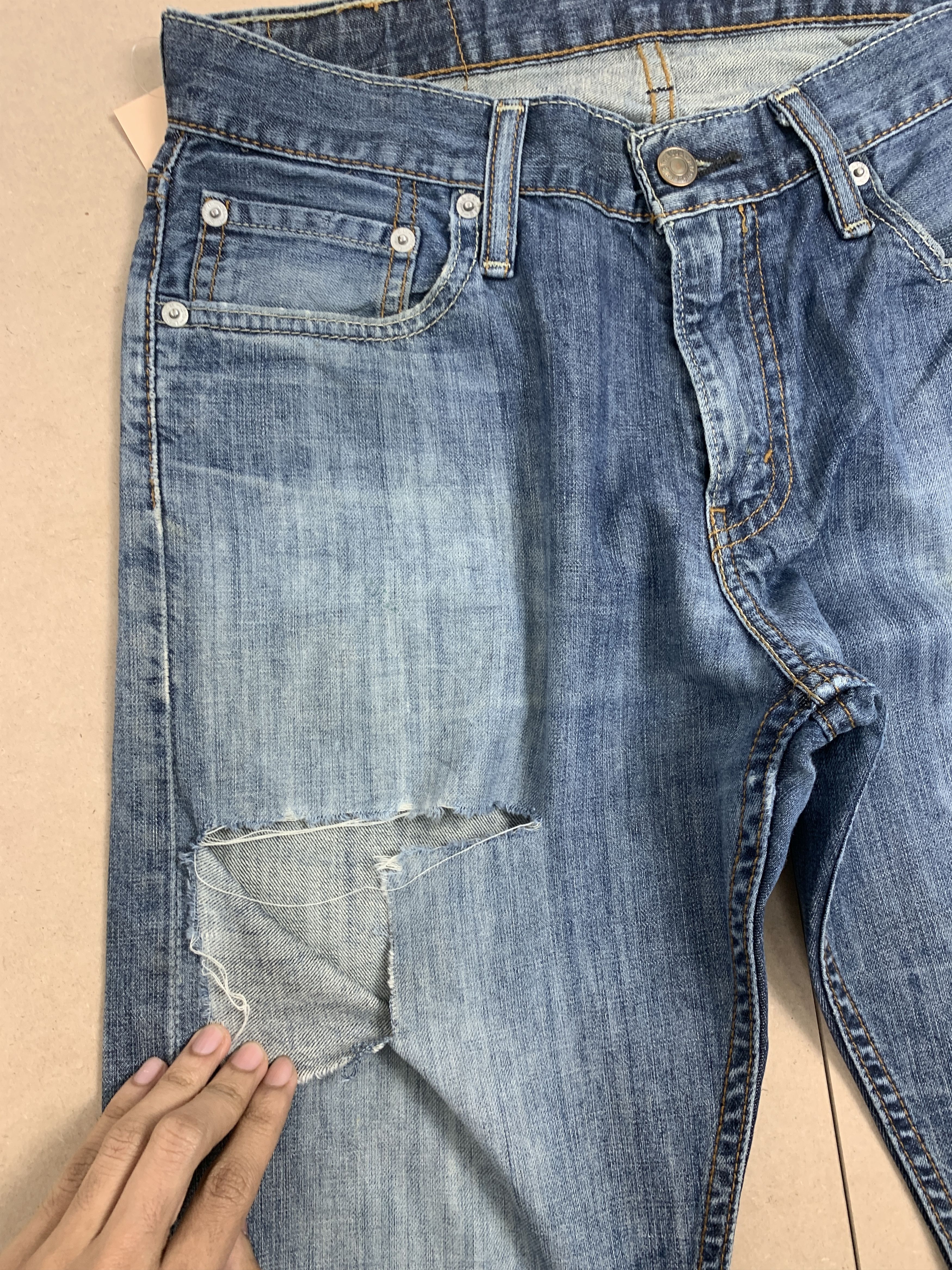 Levi's Vintage Levis 514 Straight Cut Distressed Faded Blue Jeans Size US 30 / EU 46 - 5 Thumbnail
