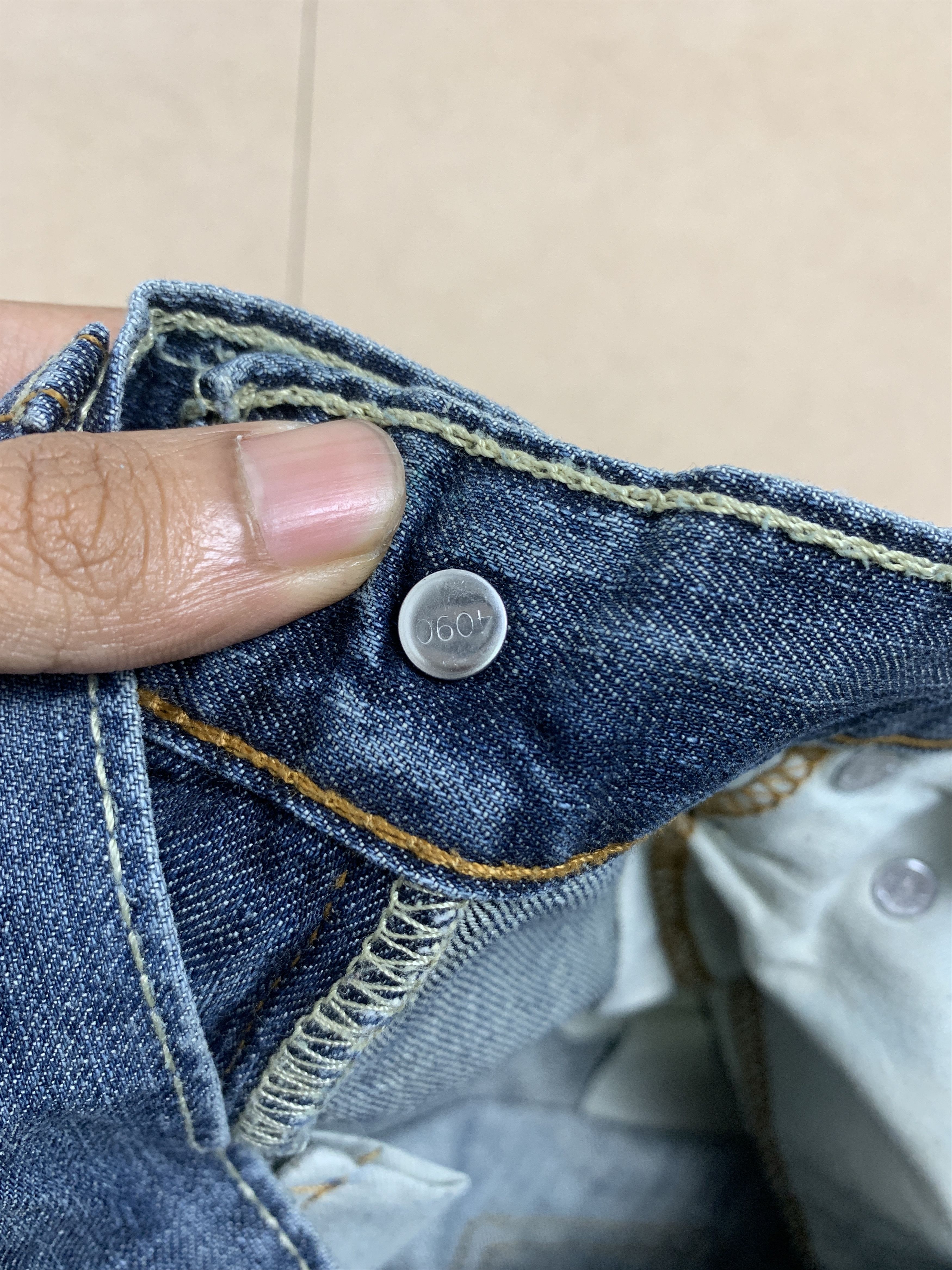 Levi's Vintage Levis 514 Straight Cut Distressed Faded Blue Jeans Size US 30 / EU 46 - 19 Thumbnail