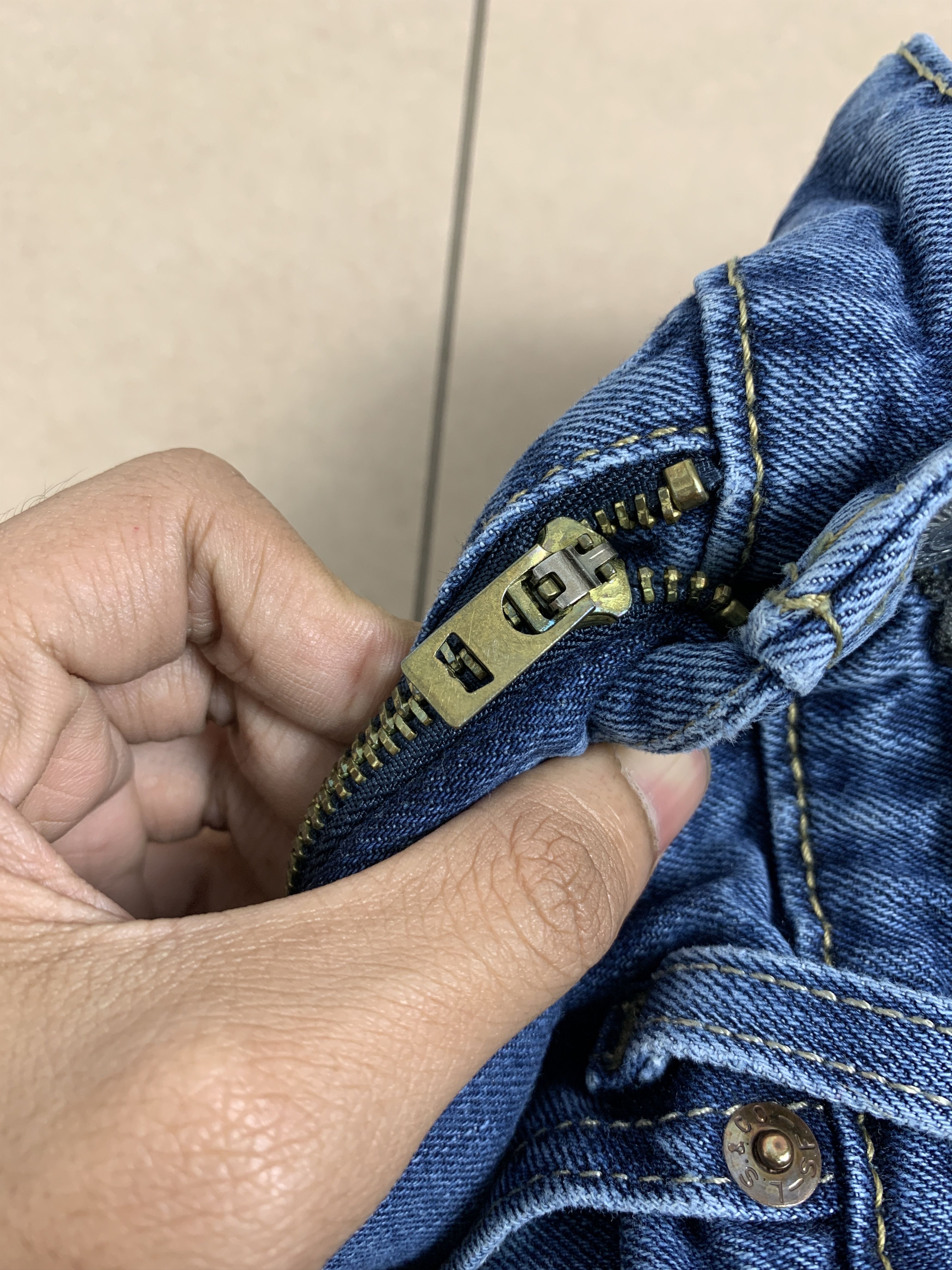 Levi's × Vintage Vintage Levis 541 Straight Cut Faded Blue Jeans Size US 39 - 19 Thumbnail