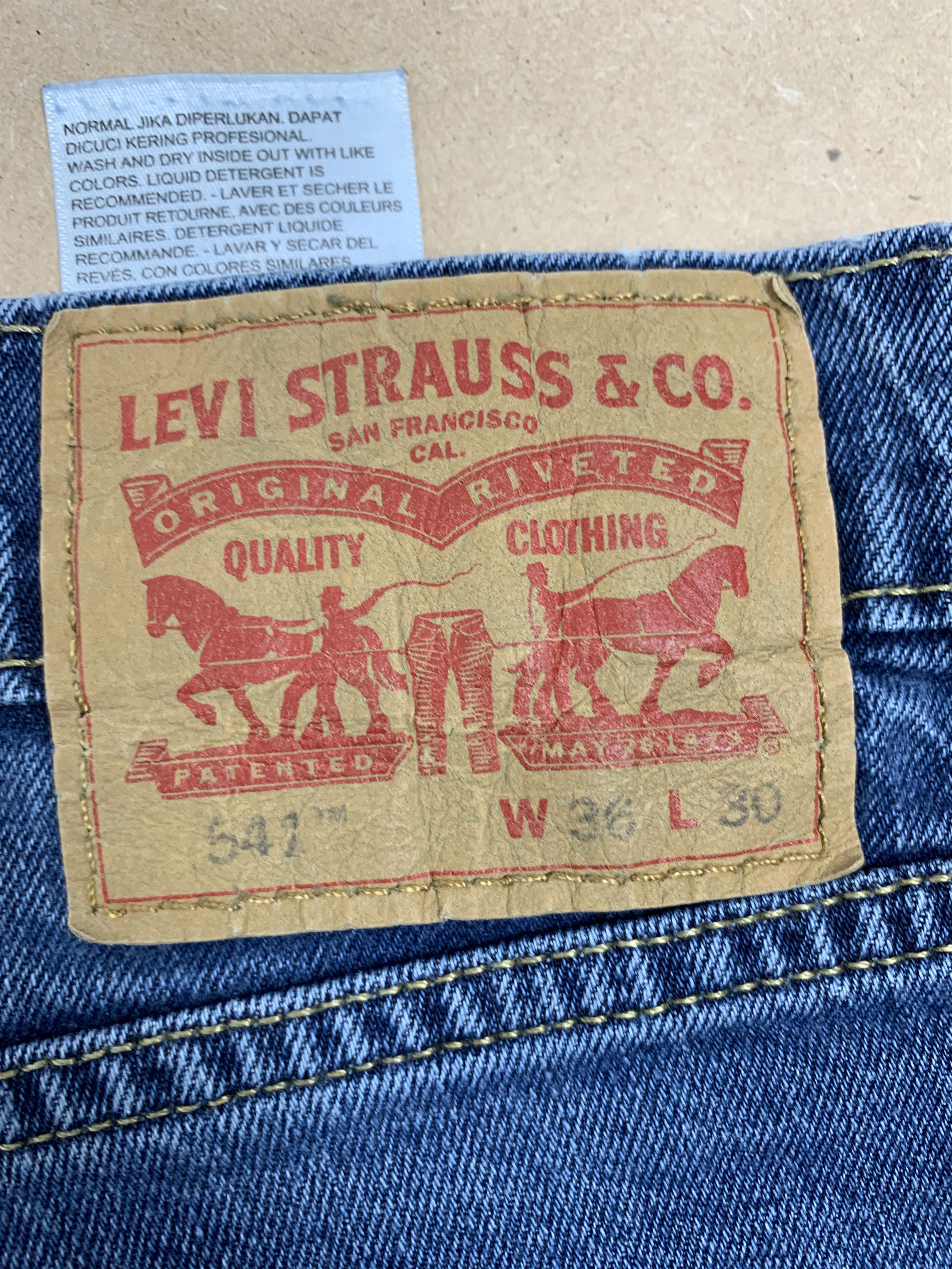Levi's × Vintage Vintage Levis 541 Straight Cut Faded Blue Jeans Size US 39 - 7 Thumbnail