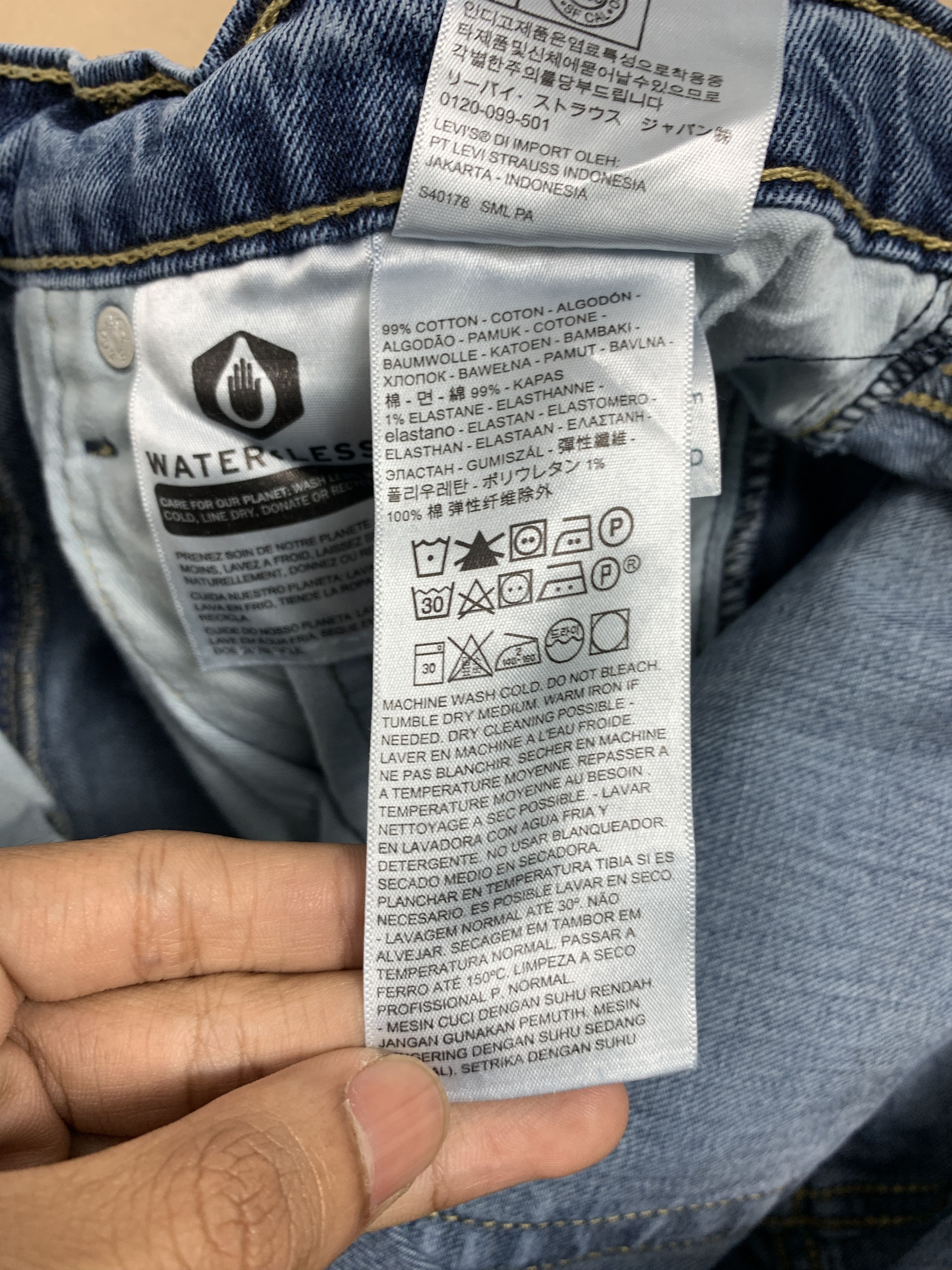 Levi's × Vintage Vintage Levis 541 Straight Cut Faded Blue Jeans Size US 39 - 14 Thumbnail