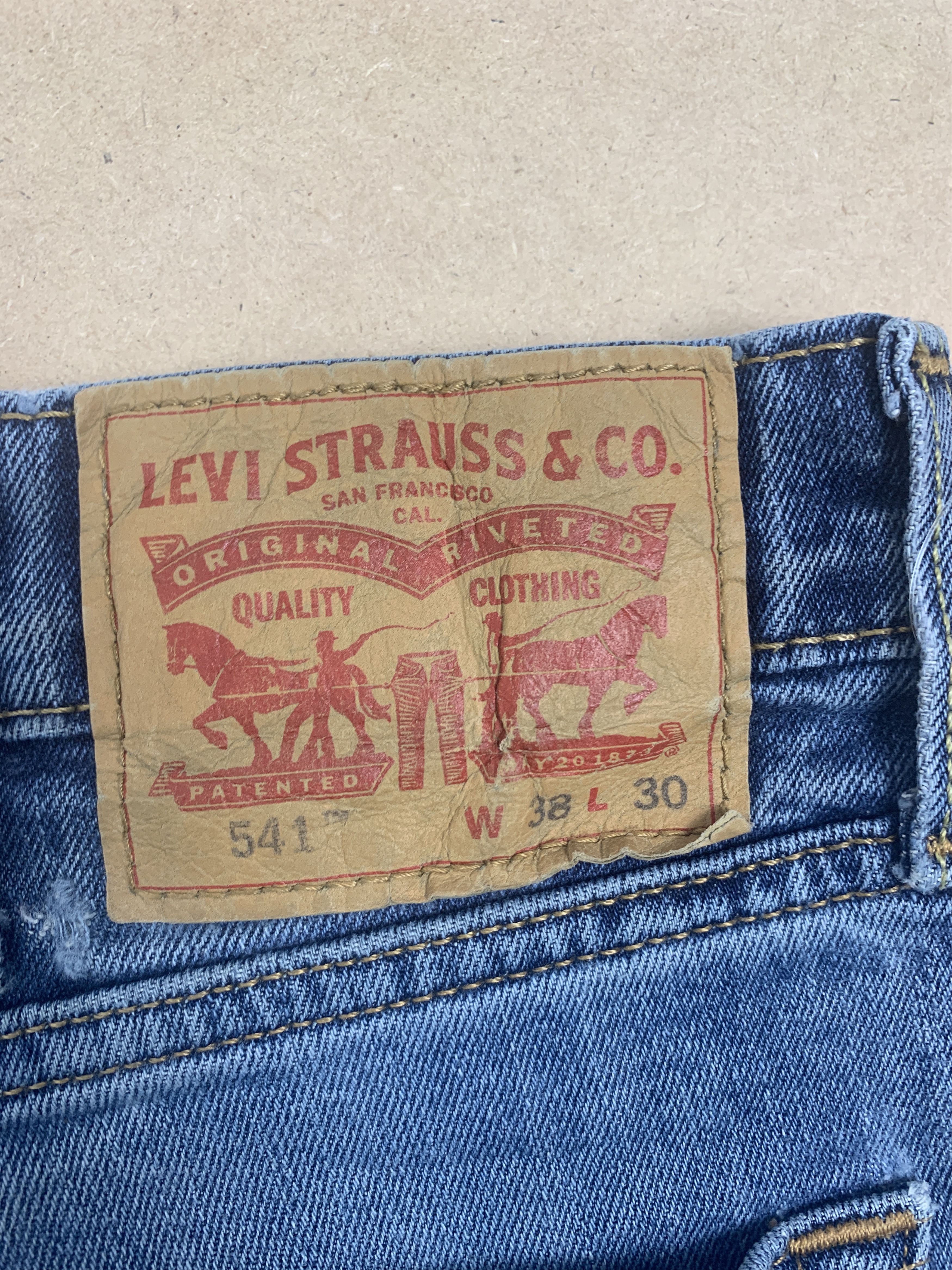 Levi's × Vintage Vintage Levis 541 Straight Cut Faded Blue Jeans Size US 38 / EU 54 - 9 Thumbnail