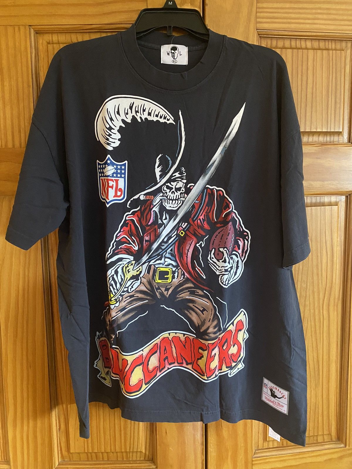 Mitchell & Ness × NFL × Warren Lotas NFL x Warren Lotas x Mitchell and Ness Bucs Tee XL Size US XL / EU 56 / 4 - 3 Thumbnail