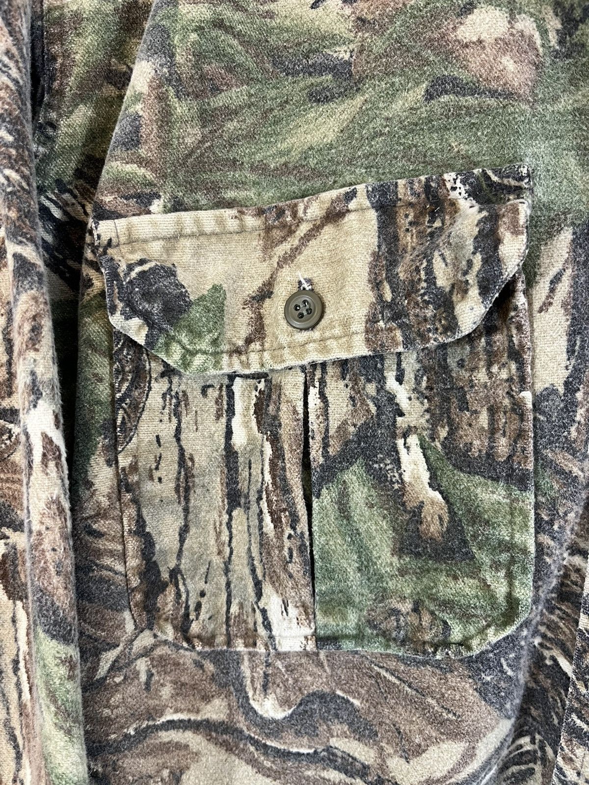 Vintage Cabelas Real Tree Camo Button Down Distressed Shirt Size US L / EU 52-54 / 3 - 6 Thumbnail