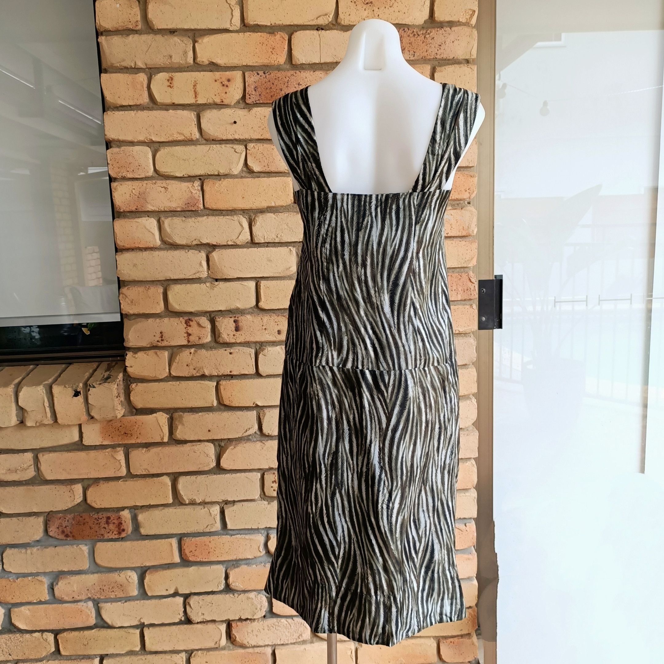 Designer Frey tailored white leaf stripy abstract silk pleated dress Size S / US 4 / IT 40 - 2 Thumbnail