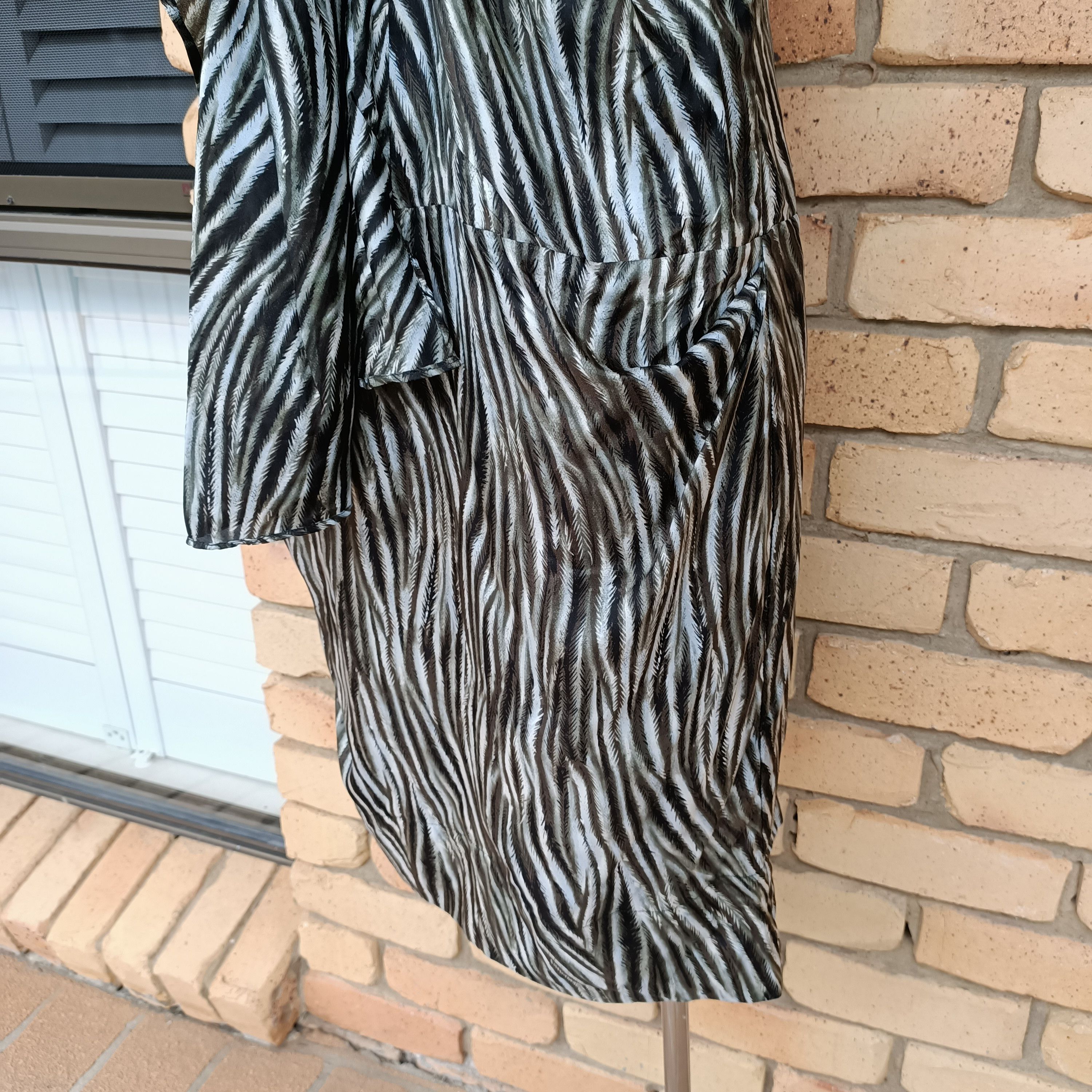 Designer Frey tailored white leaf stripy abstract silk pleated dress Size S / US 4 / IT 40 - 8 Thumbnail