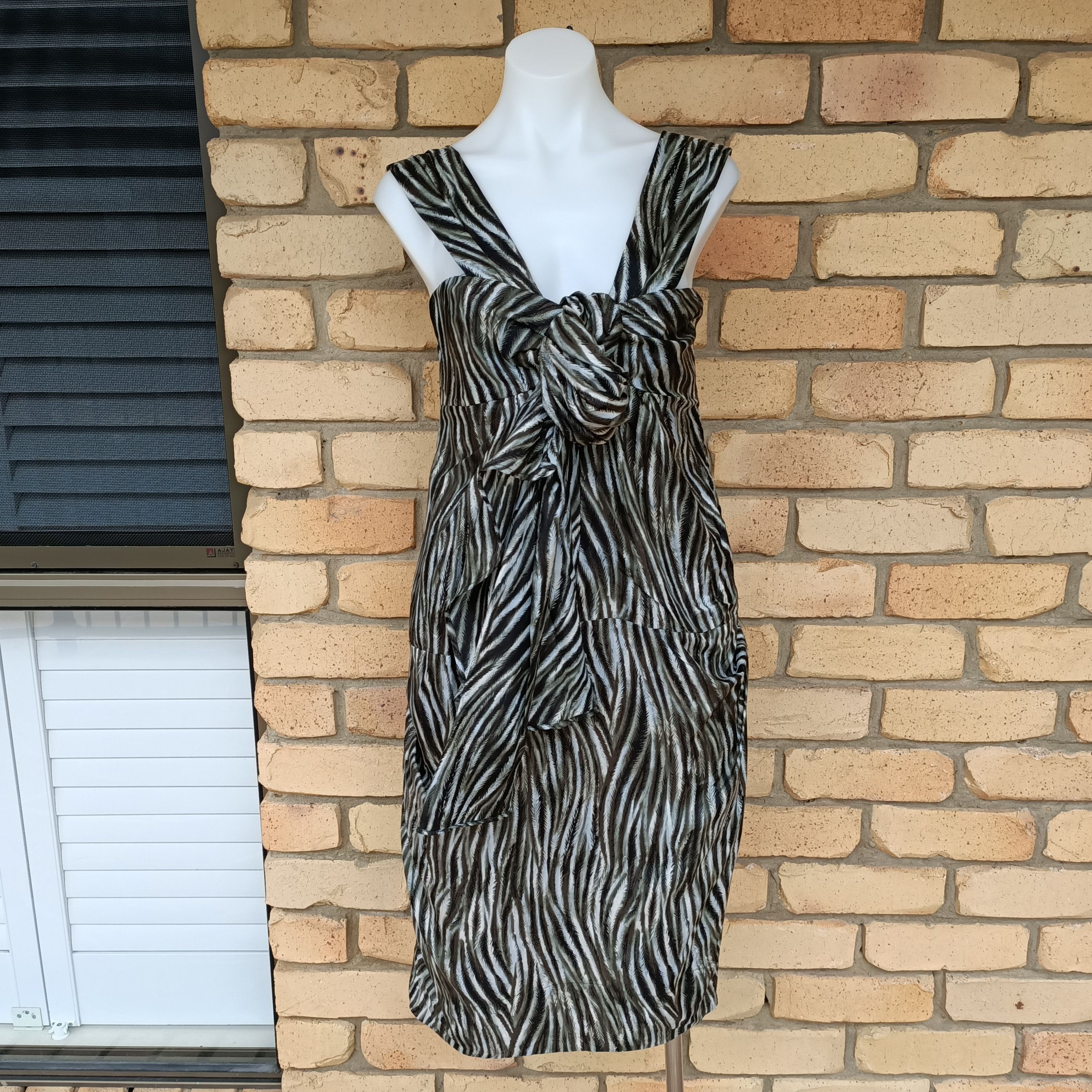 Designer Frey tailored white leaf stripy abstract silk pleated dress Size S / US 4 / IT 40 - 1 Thumbnail