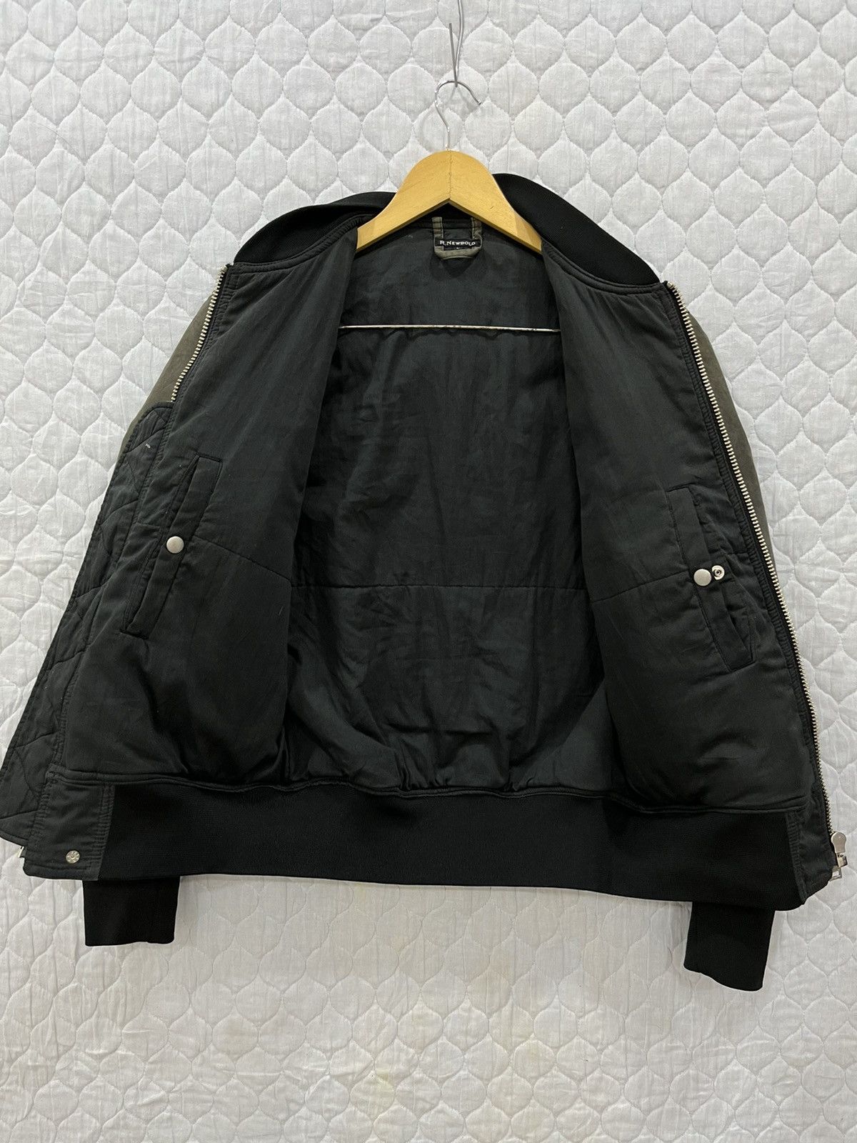 R.Newbold Q. R NEWBOLD HYPEBEAST BOMBER JACKET Size US S / EU 44-46 / 1 - 5 Thumbnail