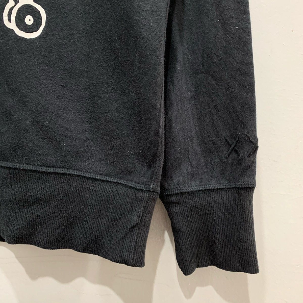 Kaws × Peanuts × Uniqlo KAWS X PEANUTS Sweatshirt Size M Size US M / EU 48-50 / 2 - 4 Thumbnail