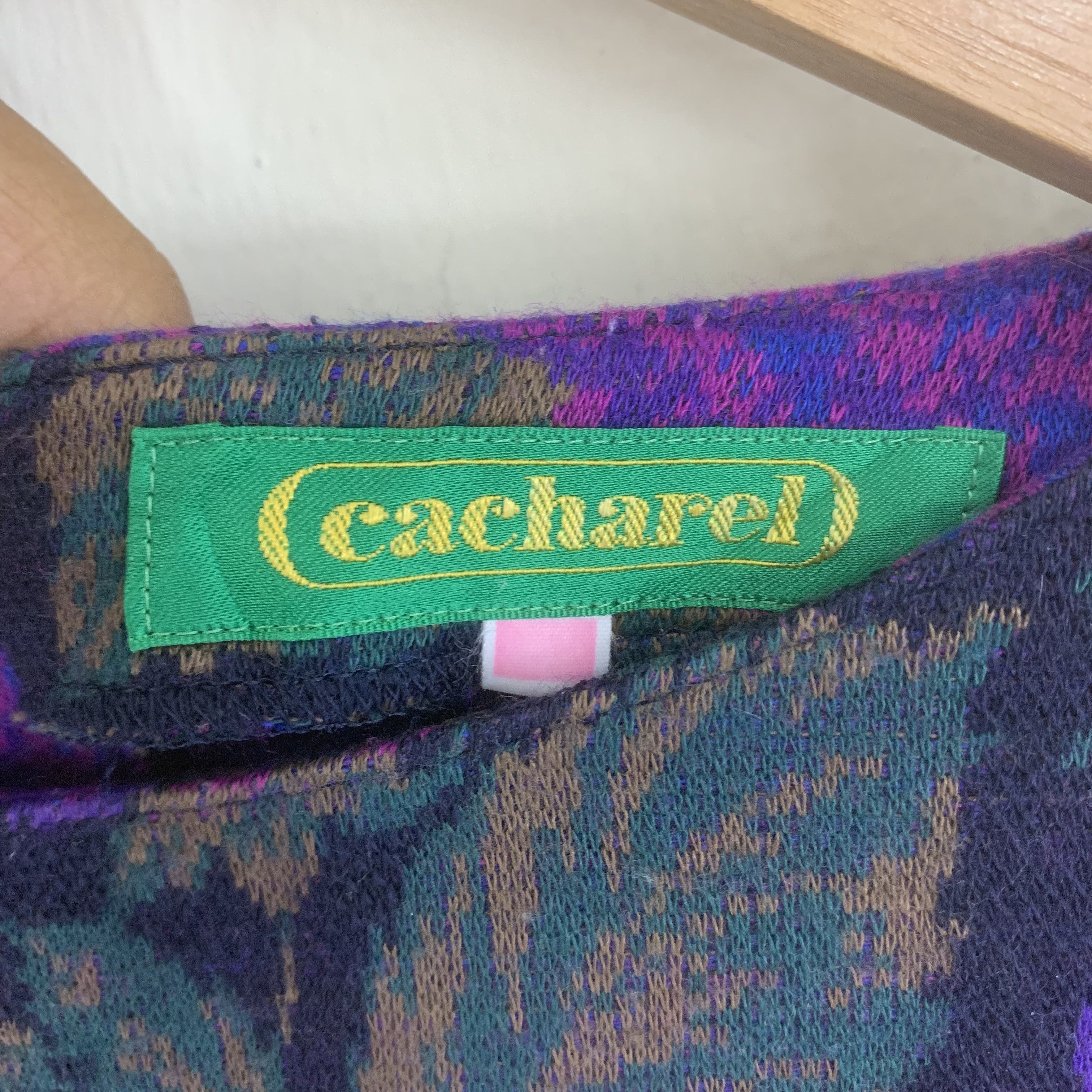Aran Isles Knitwear × Cacharel Cacharel Wool Knit Sweater Nice Design Size US S / EU 44-46 / 1 - 4 Thumbnail