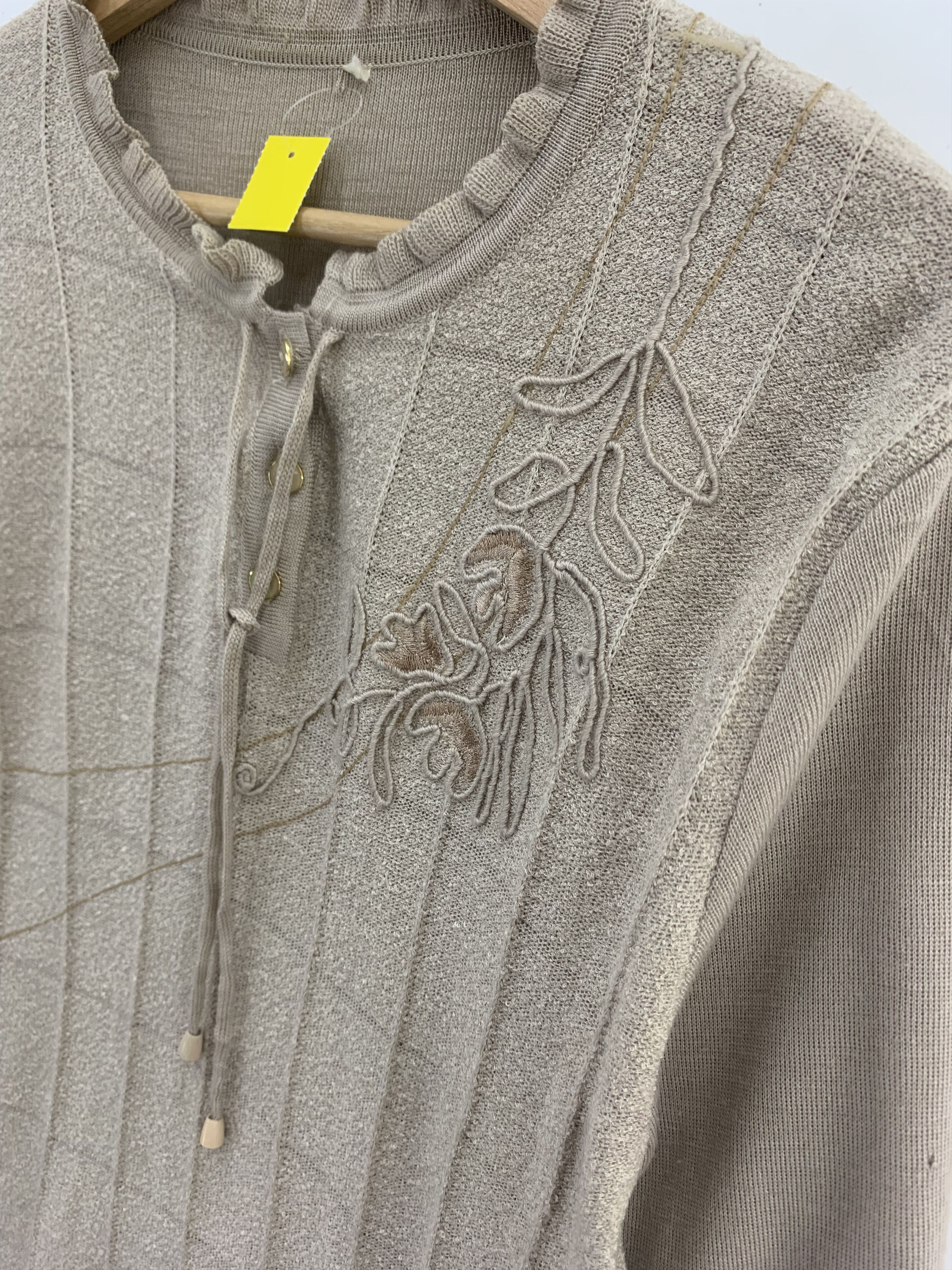 Japanese Brand × Vintage Vintage Knit Shirt Button Up Flowers Embroidered Size US L / EU 52-54 / 3 - 2 Thumbnail