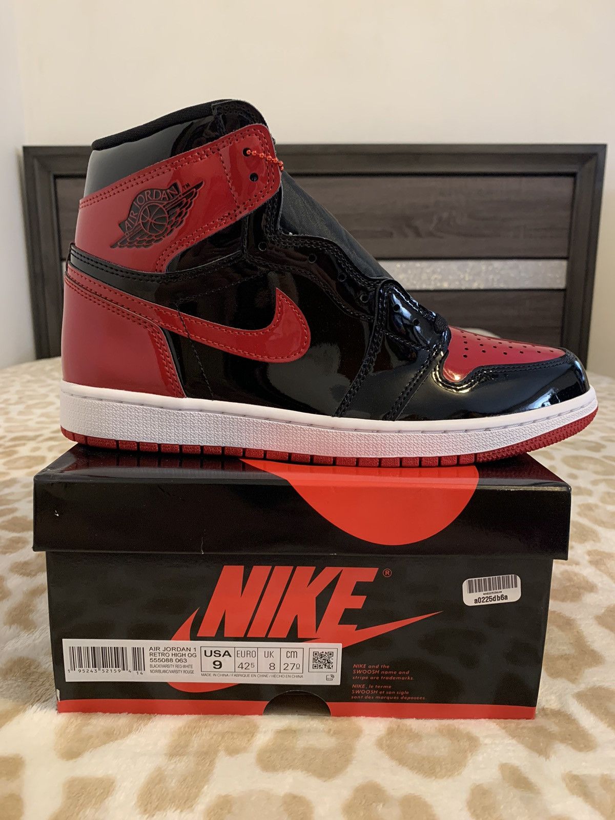 Jordan Brand × Nike Air Jordan 1 Patent Bred Size 9 DS Size US 9 / EU 42 - 3 Thumbnail