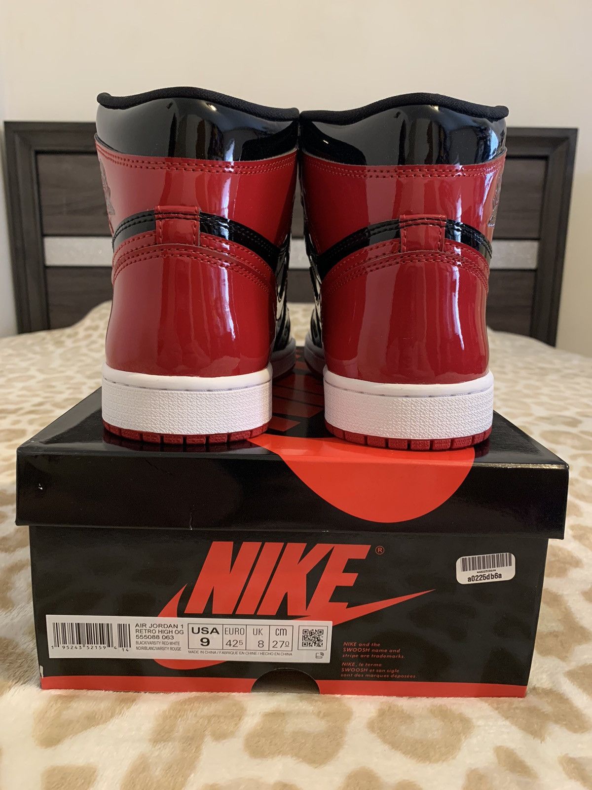 Jordan Brand × Nike Air Jordan 1 Patent Bred Size 9 DS Size US 9 / EU 42 - 4 Thumbnail