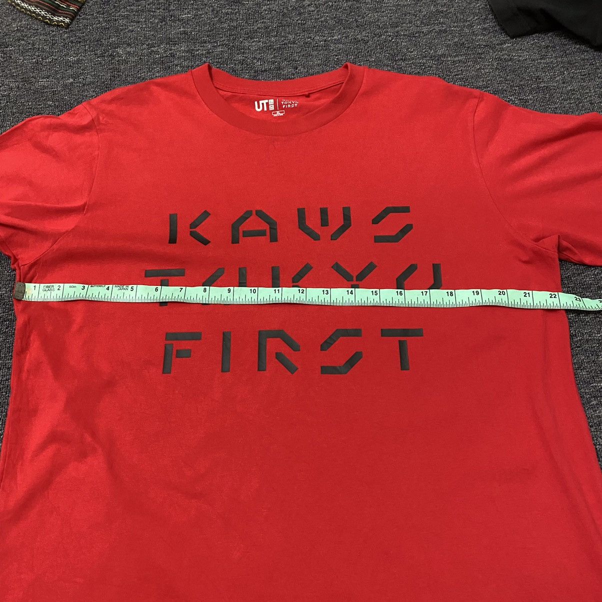 Kaws × Uniqlo Kaws Collaboration Big Spellout Tees Size US XL / EU 56 / 4 - 7 Thumbnail