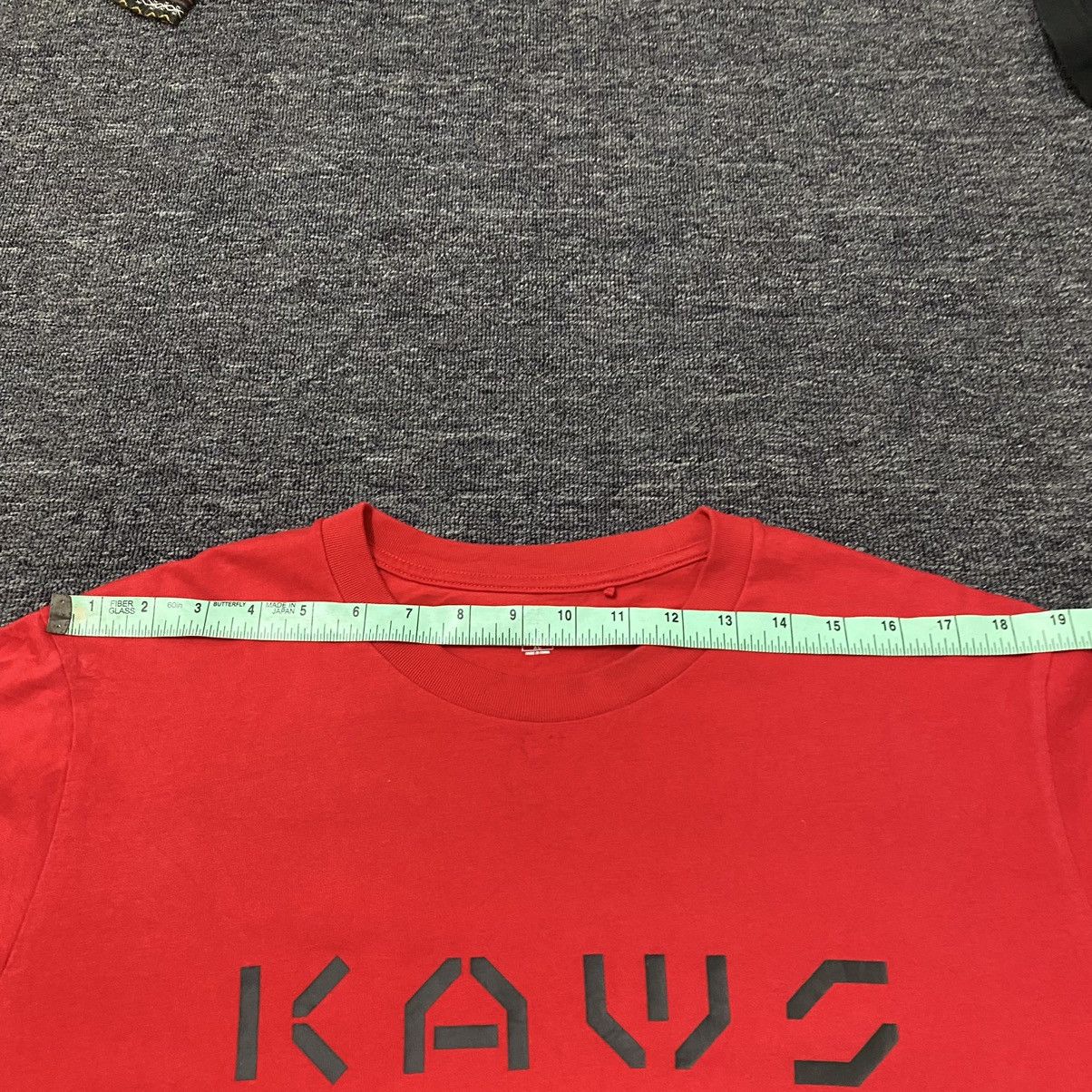 Kaws × Uniqlo Kaws Collaboration Big Spellout Tees Size US XL / EU 56 / 4 - 9 Thumbnail