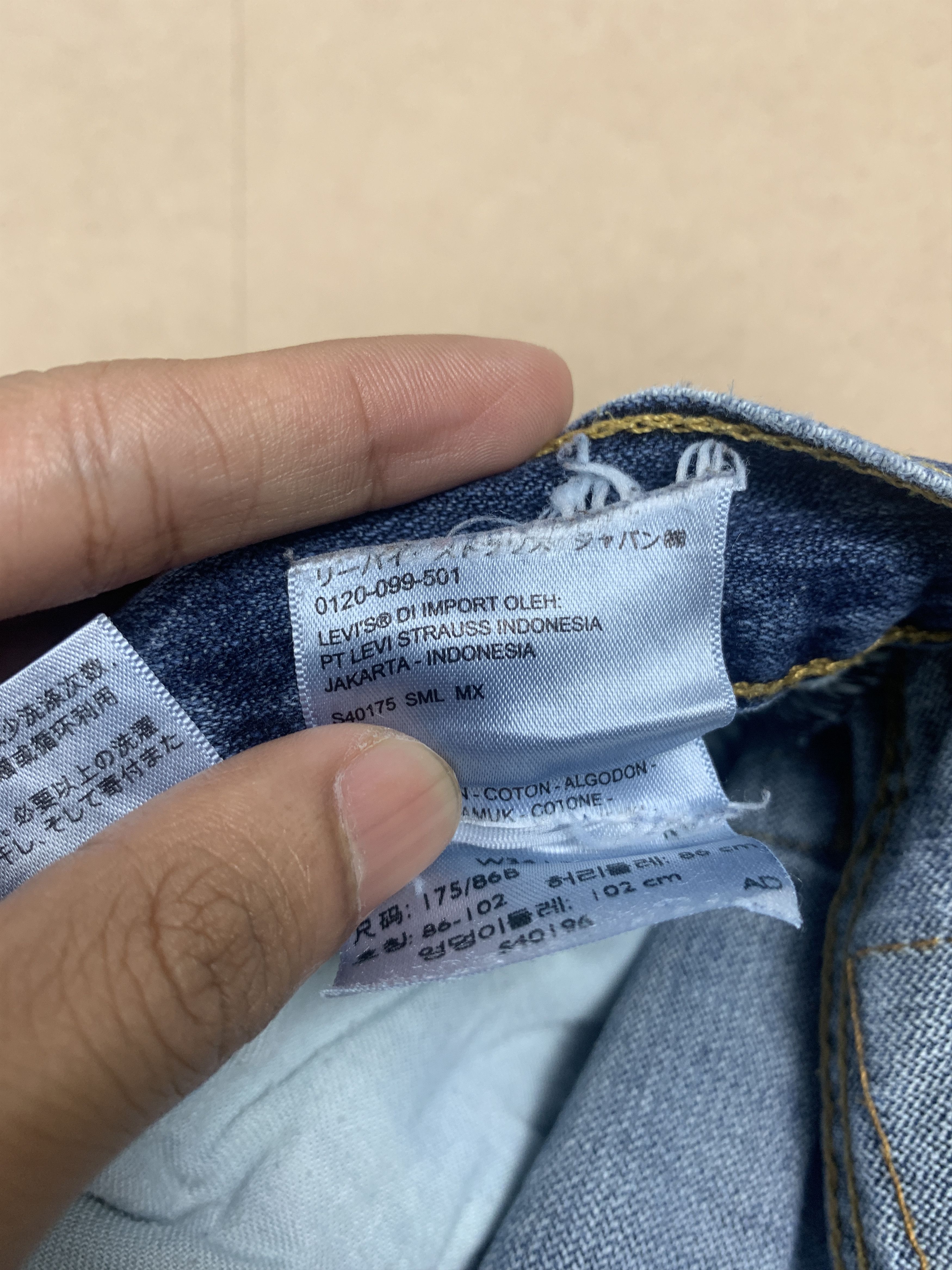 Levi's Vintage Levis 514 Straight Cut Faded Blue Jeans Size US 33 - 15 Thumbnail