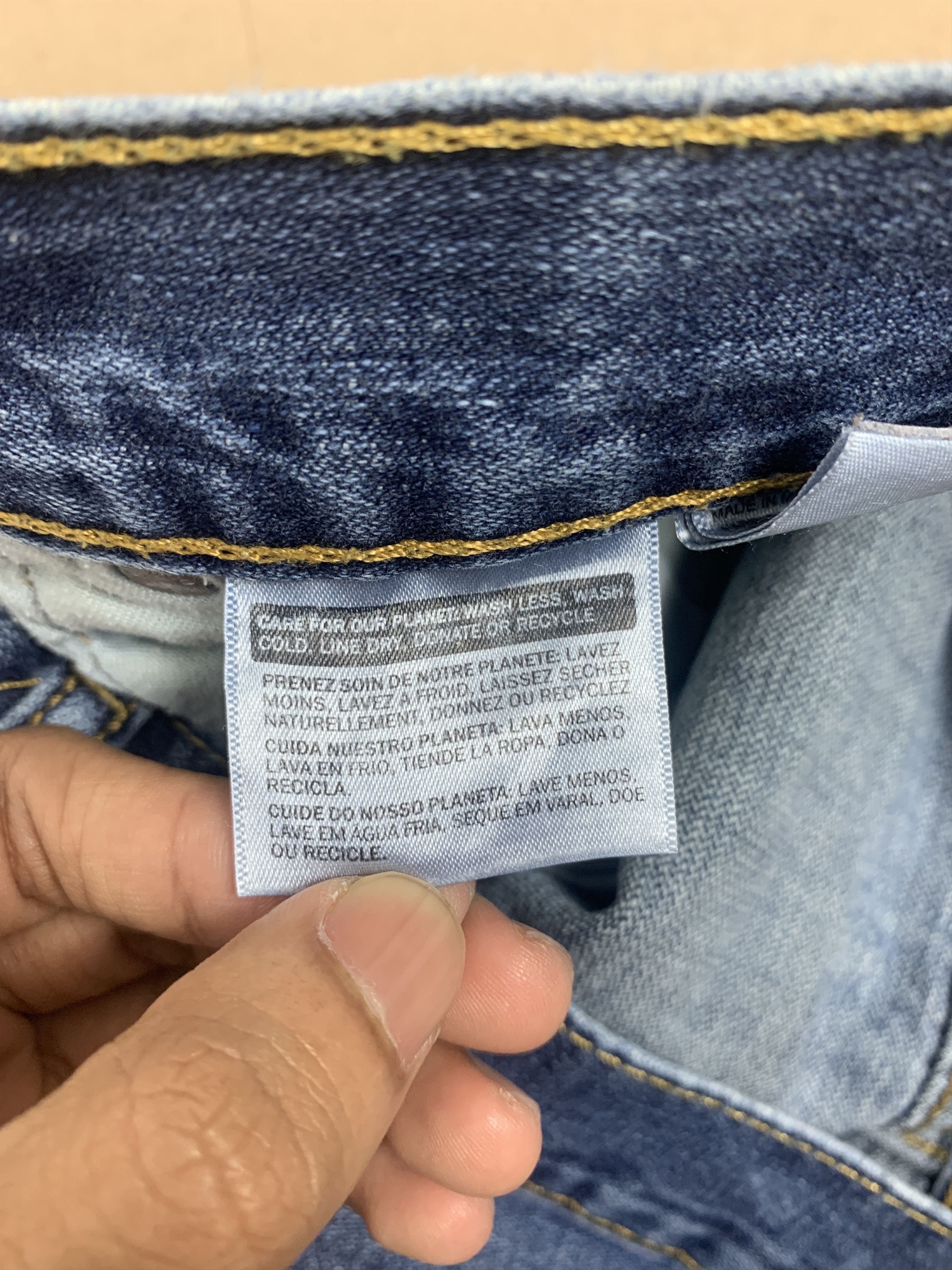 Levi's Vintage Levis 514 Straight Cut Faded Blue Jeans Size US 33 - 12 Thumbnail