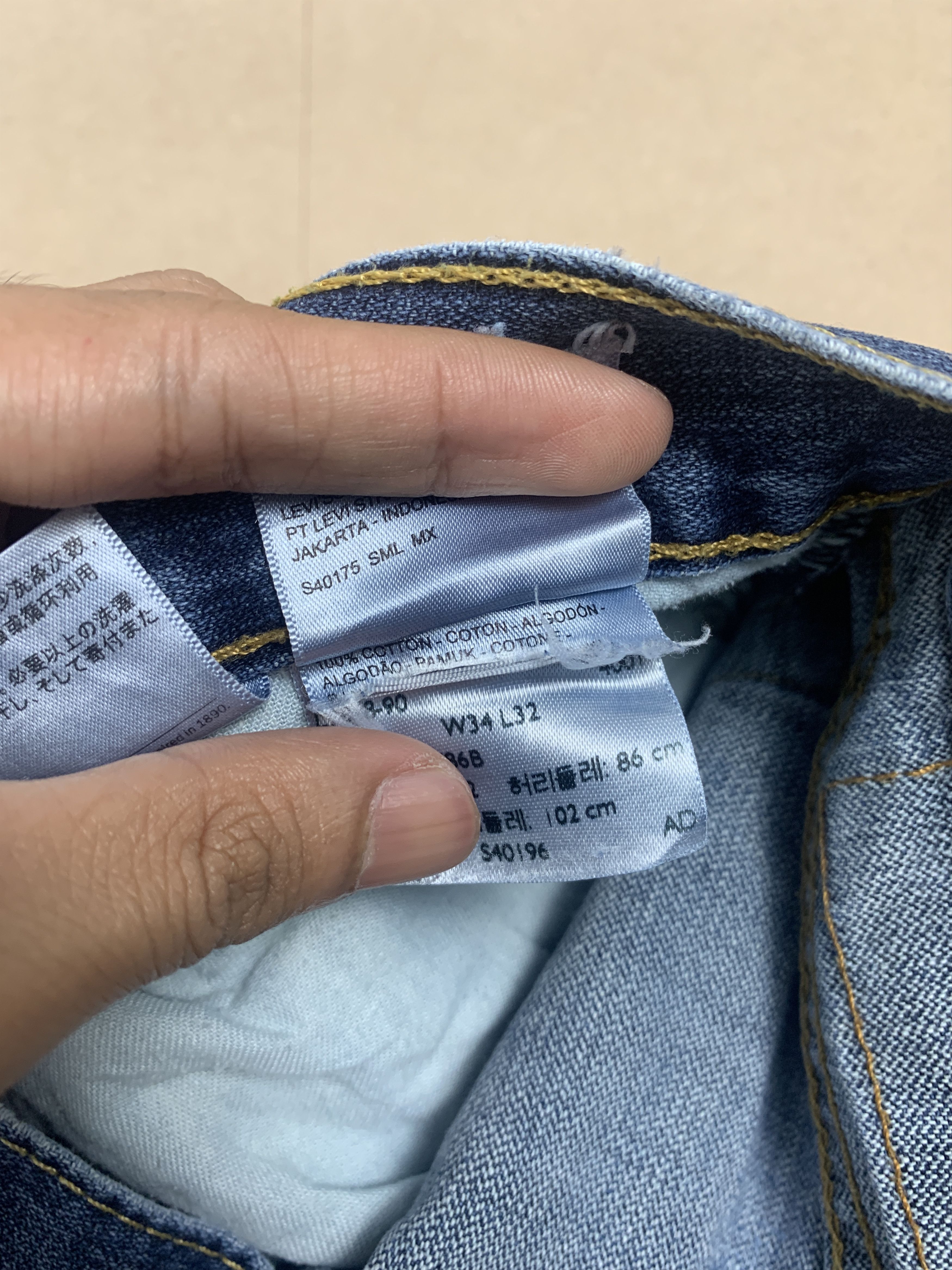 Levi's Vintage Levis 514 Straight Cut Faded Blue Jeans Size US 33 - 16 Thumbnail