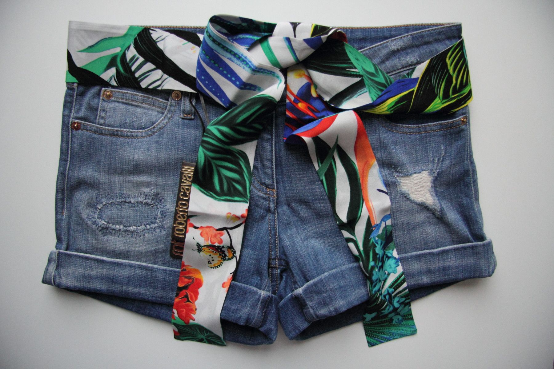 Roberto Cavalli ROBERTO CAVALLI DENIM SHORTS WITH SILK BELT SIZE 42 Size 30" / US 8 / IT 44 - 3 Thumbnail