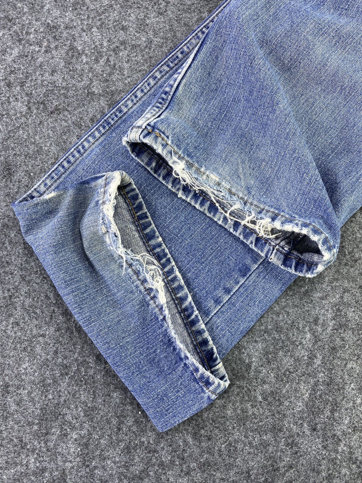 Jean VINTAGE LEVI'S 559 DISTRESSED BLUE WASH JEANS - J537 Size US 35 - 9 Thumbnail