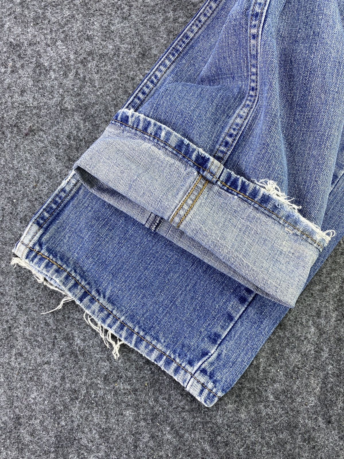 Jean VINTAGE LEVI'S 559 DISTRESSED BLUE WASH JEANS - J537 Size US 35 - 8 Thumbnail