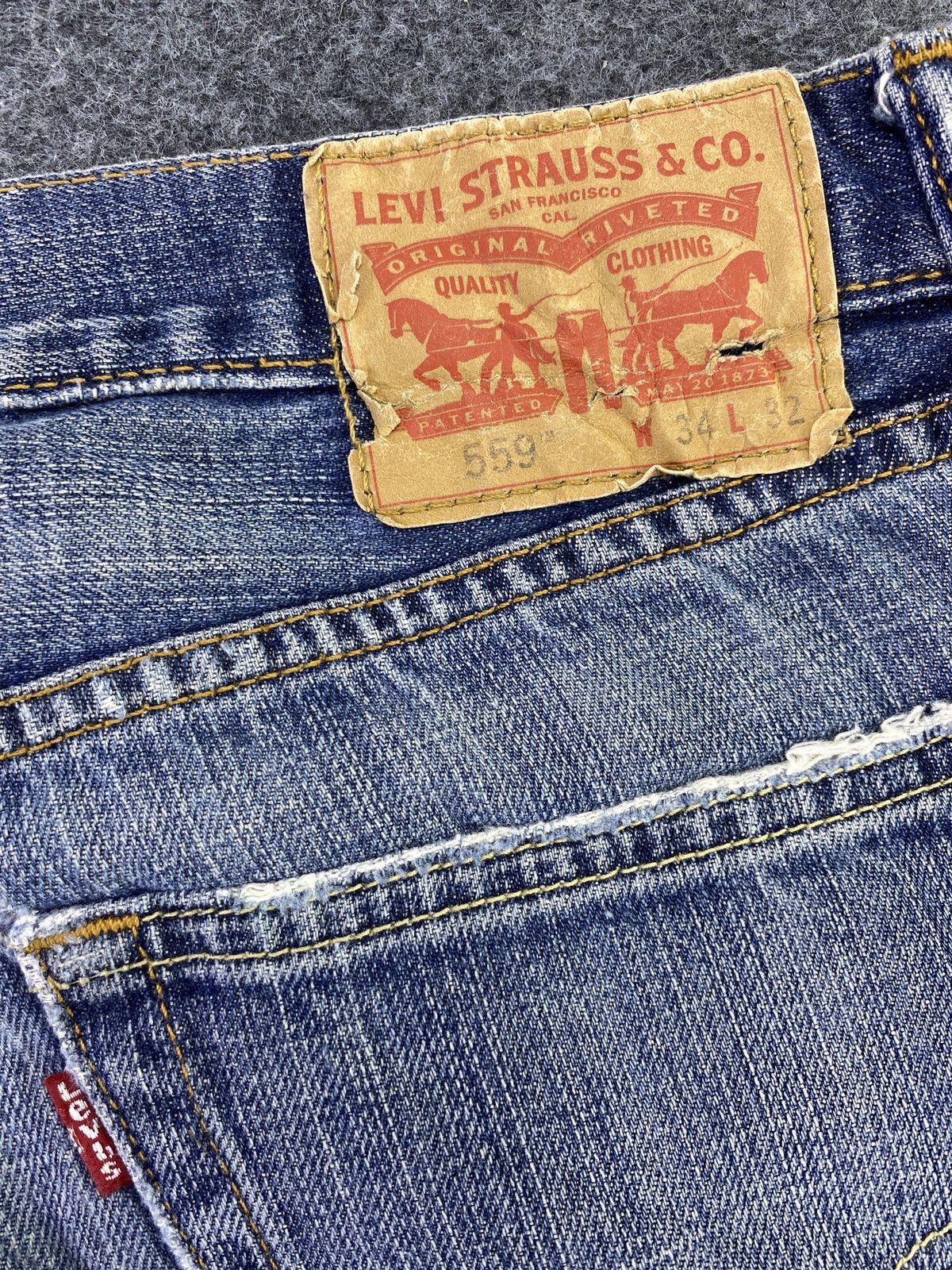 Jean Vintage Levis 559 Distress Blue wash Jeans - J538 Size US 35 - 10 Thumbnail