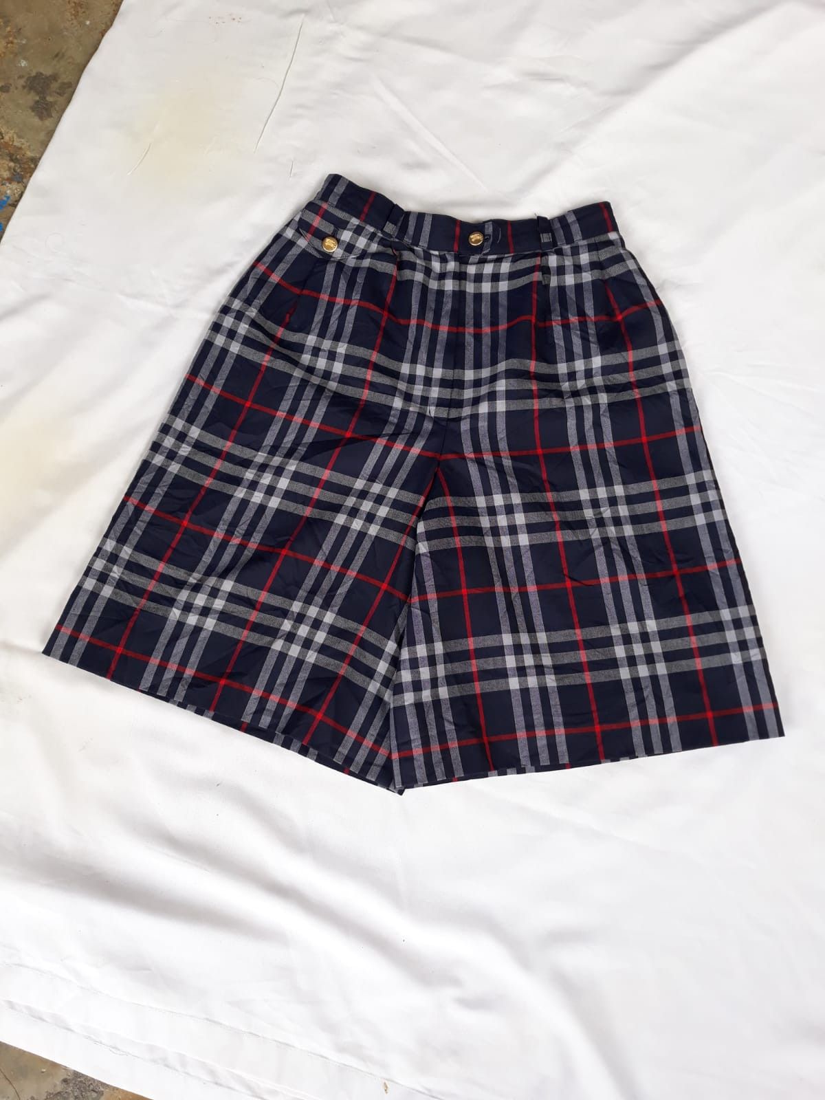 Burberry Burberry short pants Size US 26 / EU 42 - 1 Thumbnail