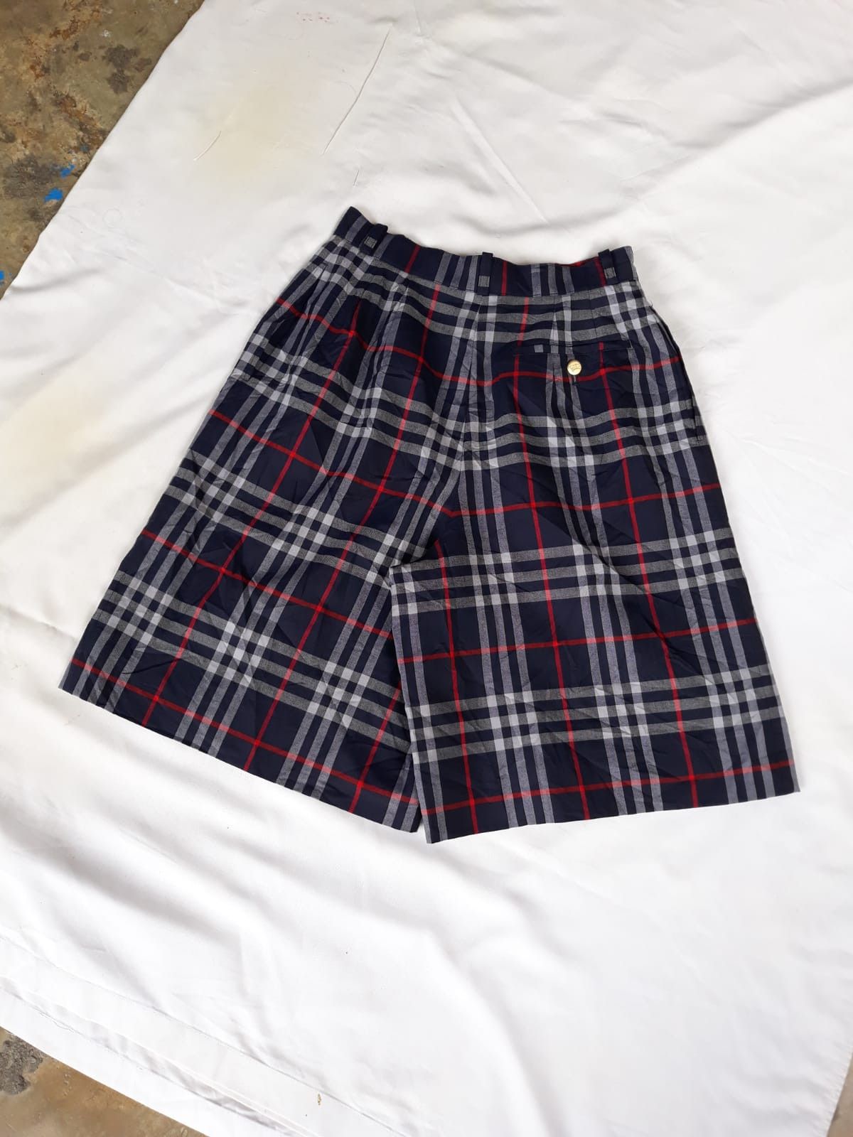 Burberry Burberry short pants Size US 26 / EU 42 - 2 Thumbnail