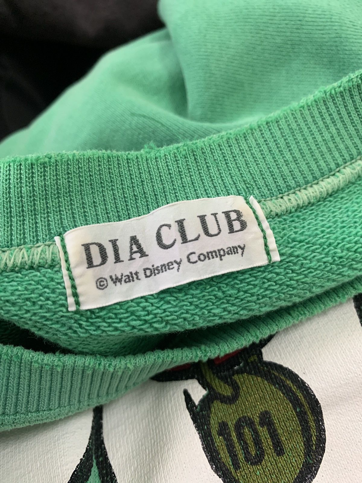Disney VINTAGE 80’s 101 DALMATIANS WALT DISNEY SWEATSHIRT Size US M / EU 48-50 / 2 - 9 Thumbnail