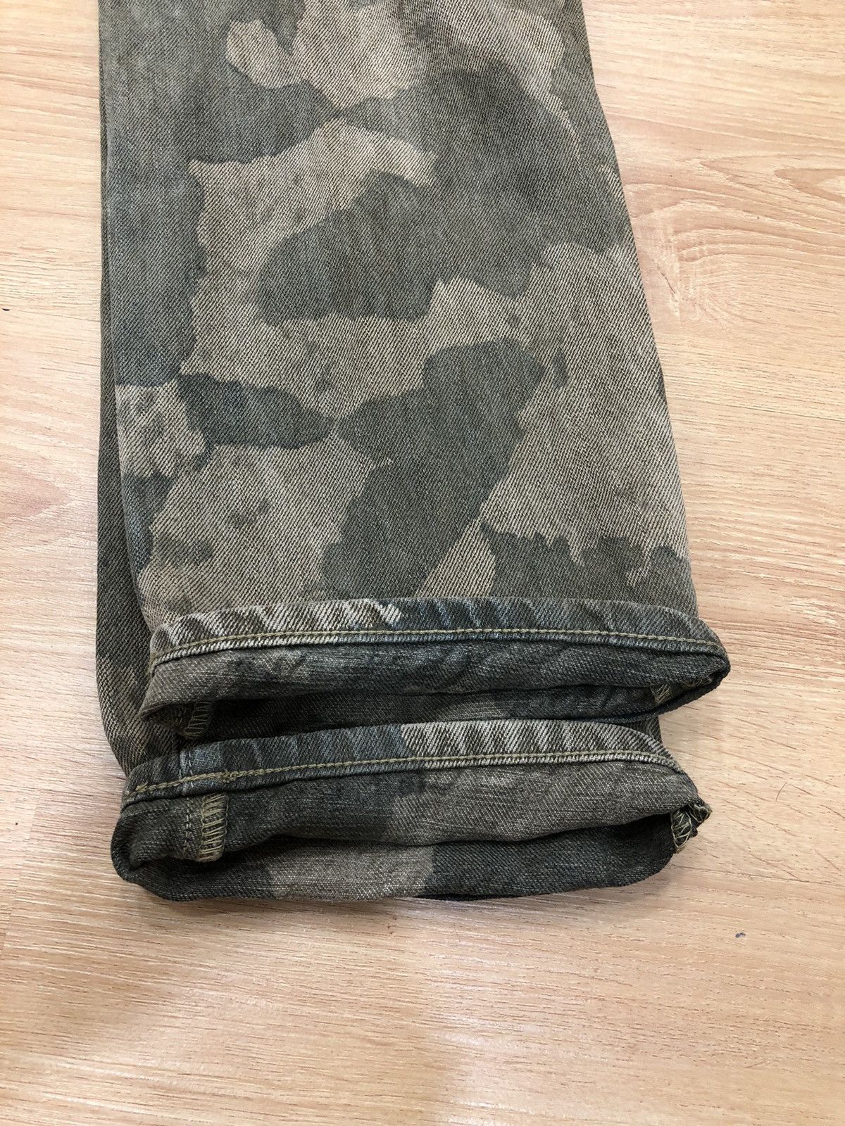 Japanese Brand Uniqlo Camo Full Print Jeans Distressed Jeans Size US 28 / EU 44 - 3 Thumbnail