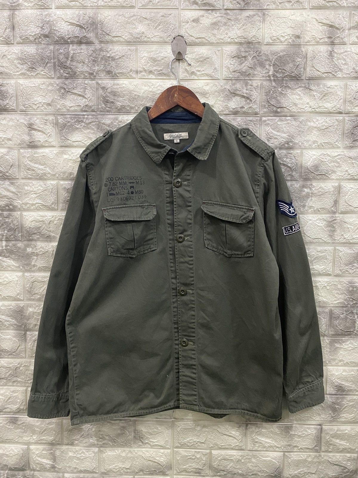 Japanese Brand Oil cake US Air Force Button Shirt Size US XL / EU 56 / 4 - 1 Thumbnail