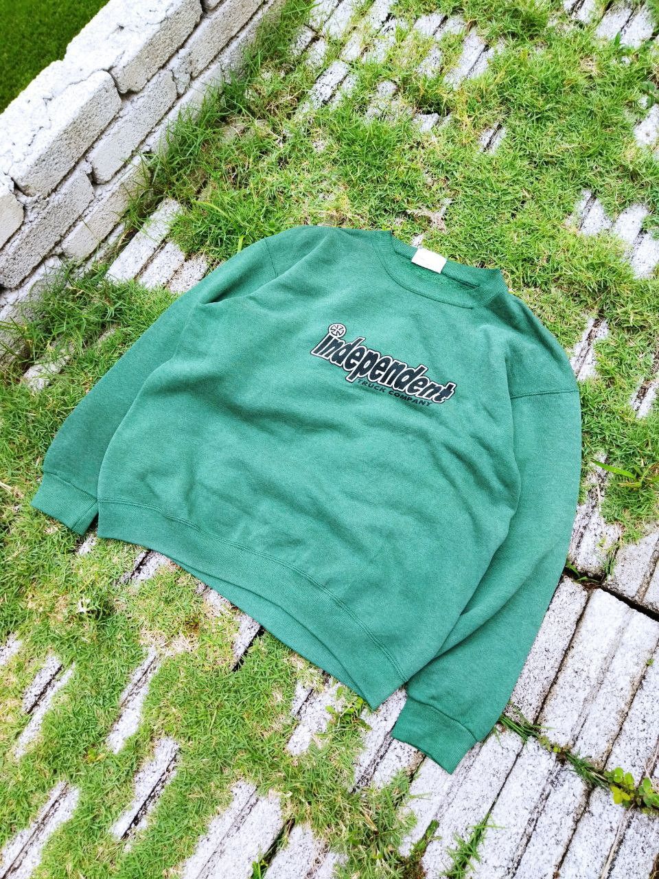 Independent Truck Co. Vintage Independent Truck Spell Out Crewneck - Size L Size US L / EU 52-54 / 3 - 2 Thumbnail