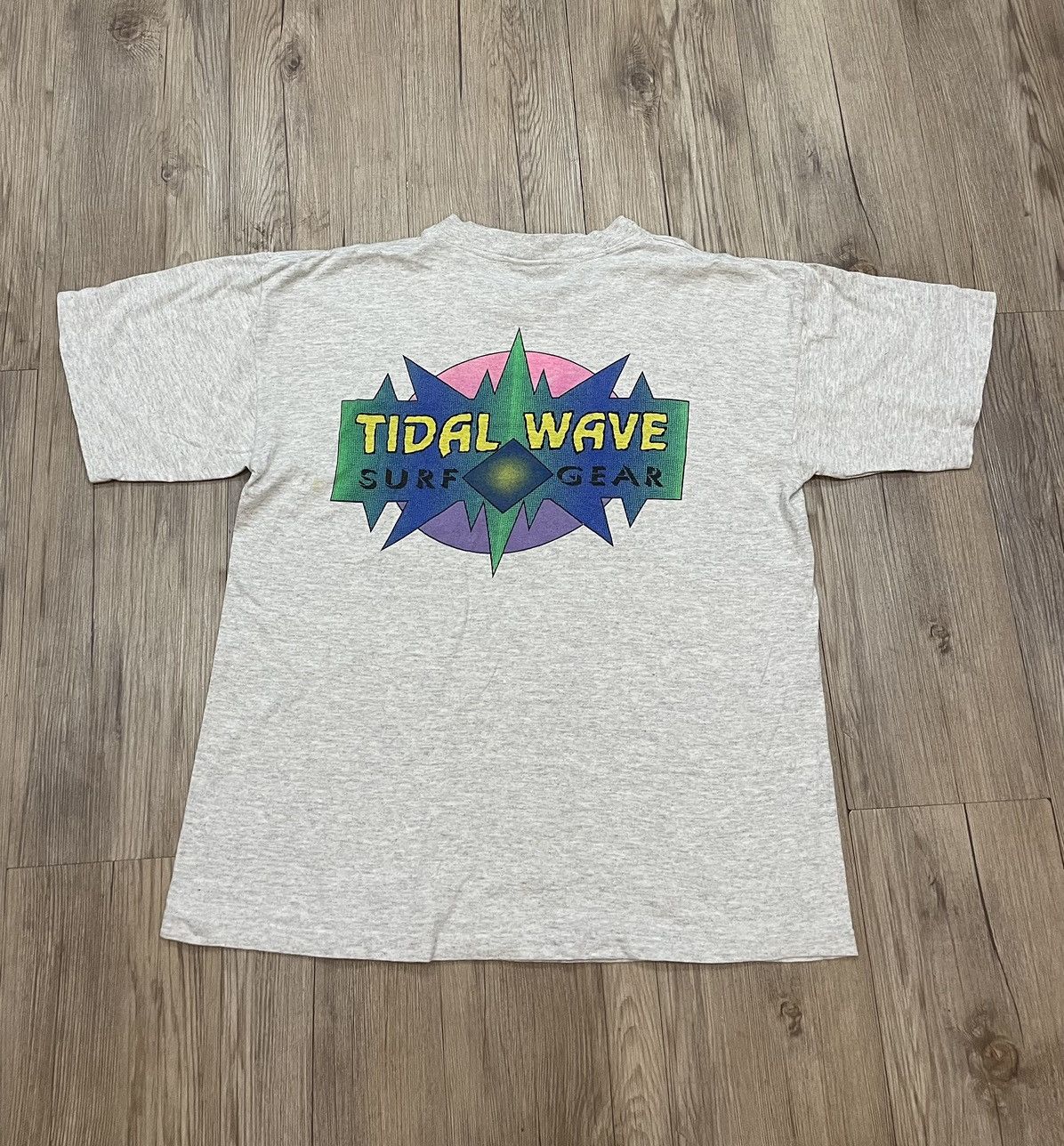 Vintage Vintage 90s Tidal Wave Surf Gear Big Logo Design T Shirt Size US L / EU 52-54 / 3 - 1 Thumbnail