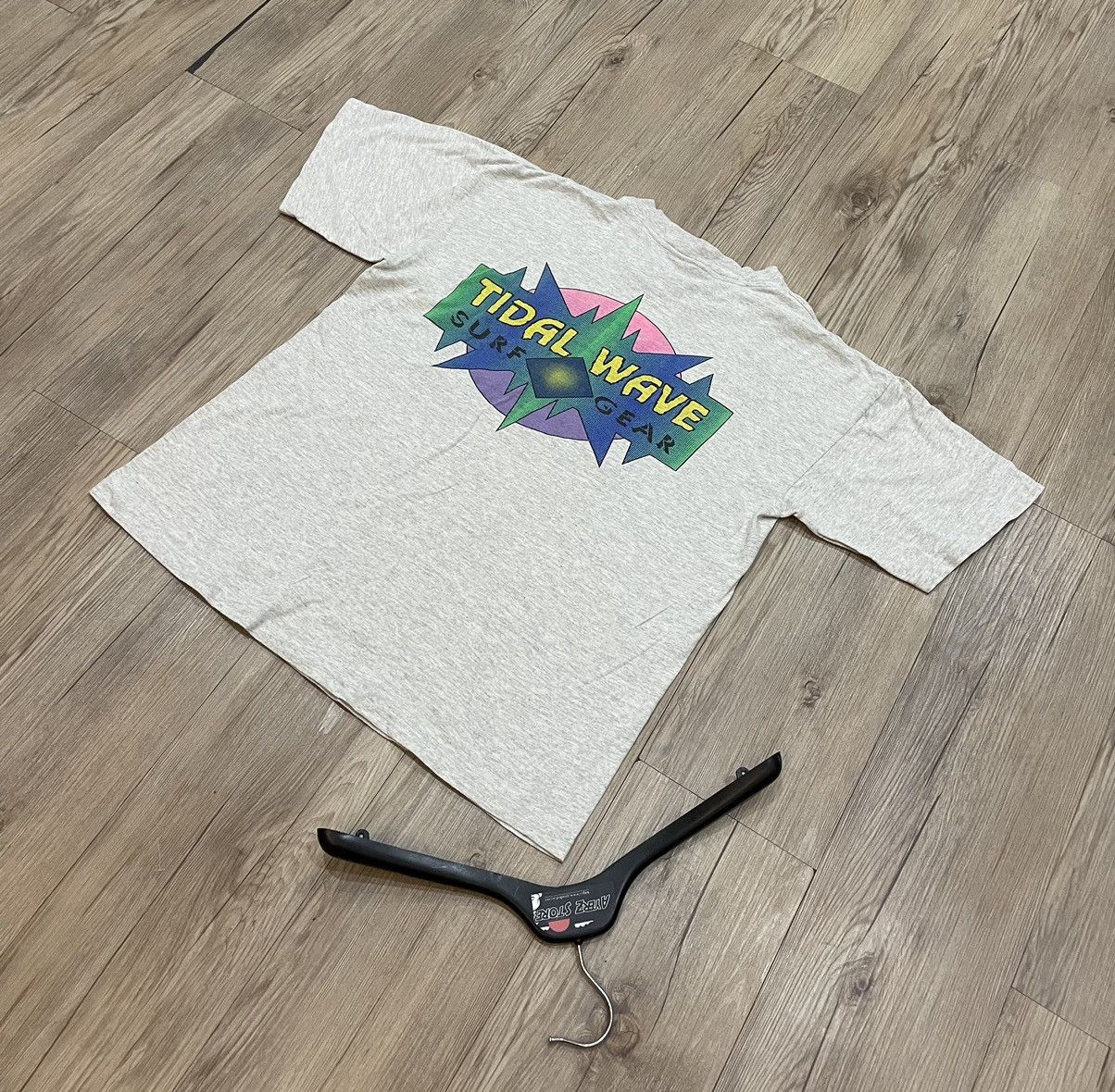 Vintage Vintage 90s Tidal Wave Surf Gear Big Logo Design T Shirt Size US L / EU 52-54 / 3 - 2 Thumbnail