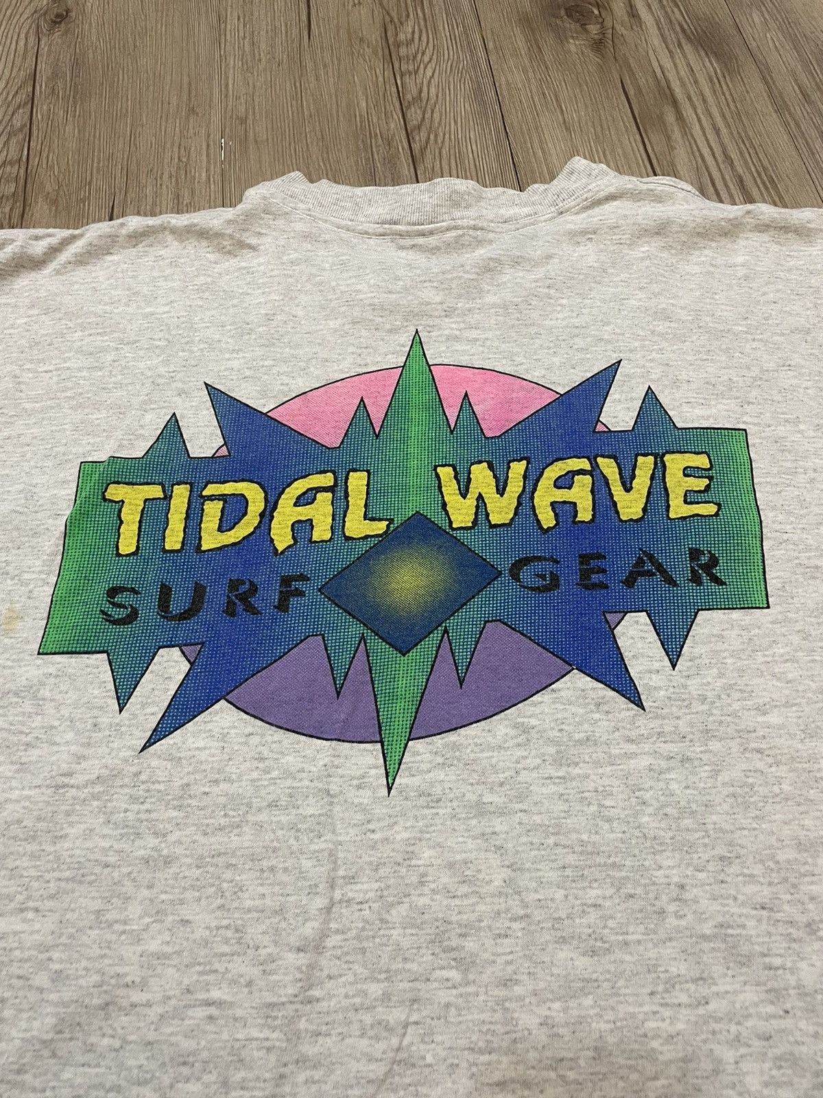 Vintage Vintage 90s Tidal Wave Surf Gear Big Logo Design T Shirt Size US L / EU 52-54 / 3 - 4 Thumbnail