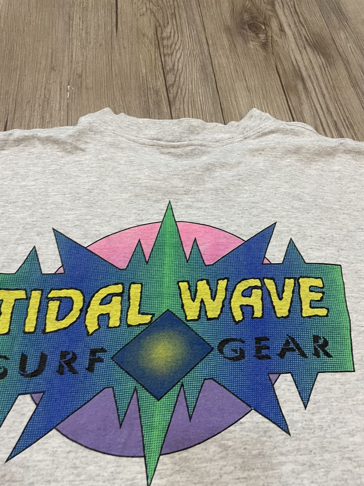 Vintage Vintage 90s Tidal Wave Surf Gear Big Logo Design T Shirt Size US L / EU 52-54 / 3 - 7 Thumbnail