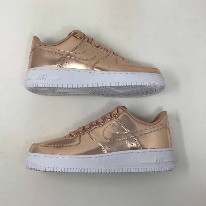 Nike Wmns Air Force 1 SP Metallic Gold