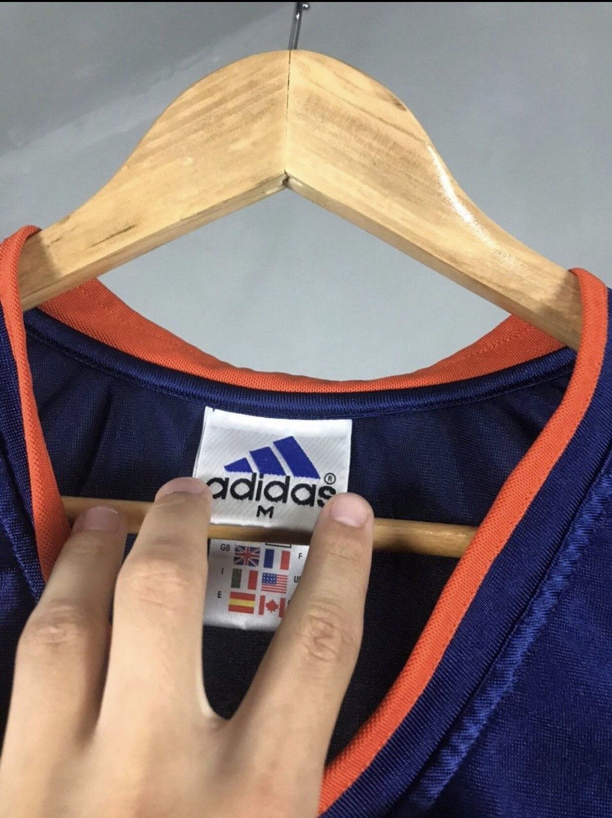 Adidas Adidas vintage big logo Size US M / EU 48-50 / 2 - 3 Thumbnail