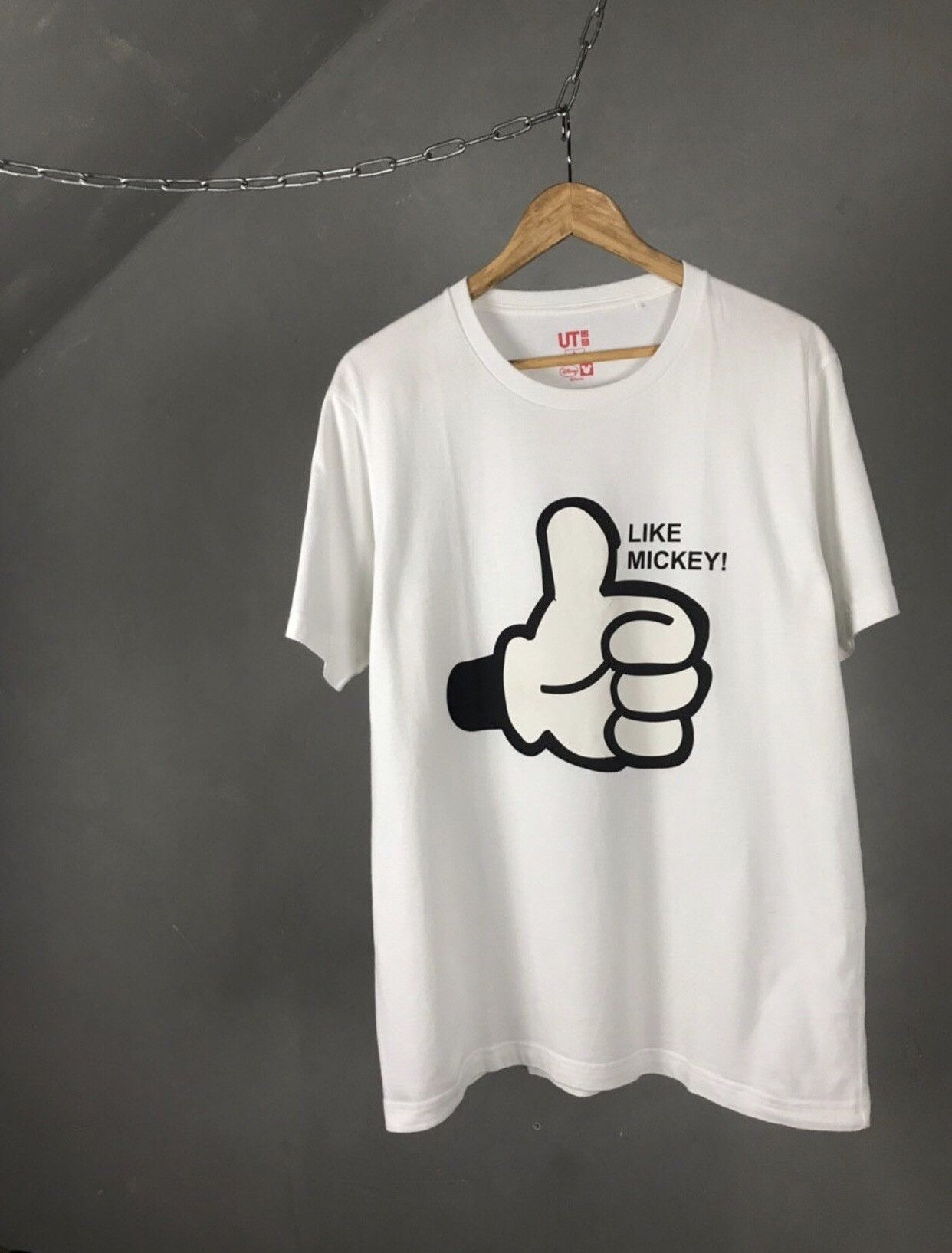 Uniqlo Uniqlo X Disney Like Mickey Streetwear Tee Size US L / EU 52-54 / 3 - 1 Thumbnail