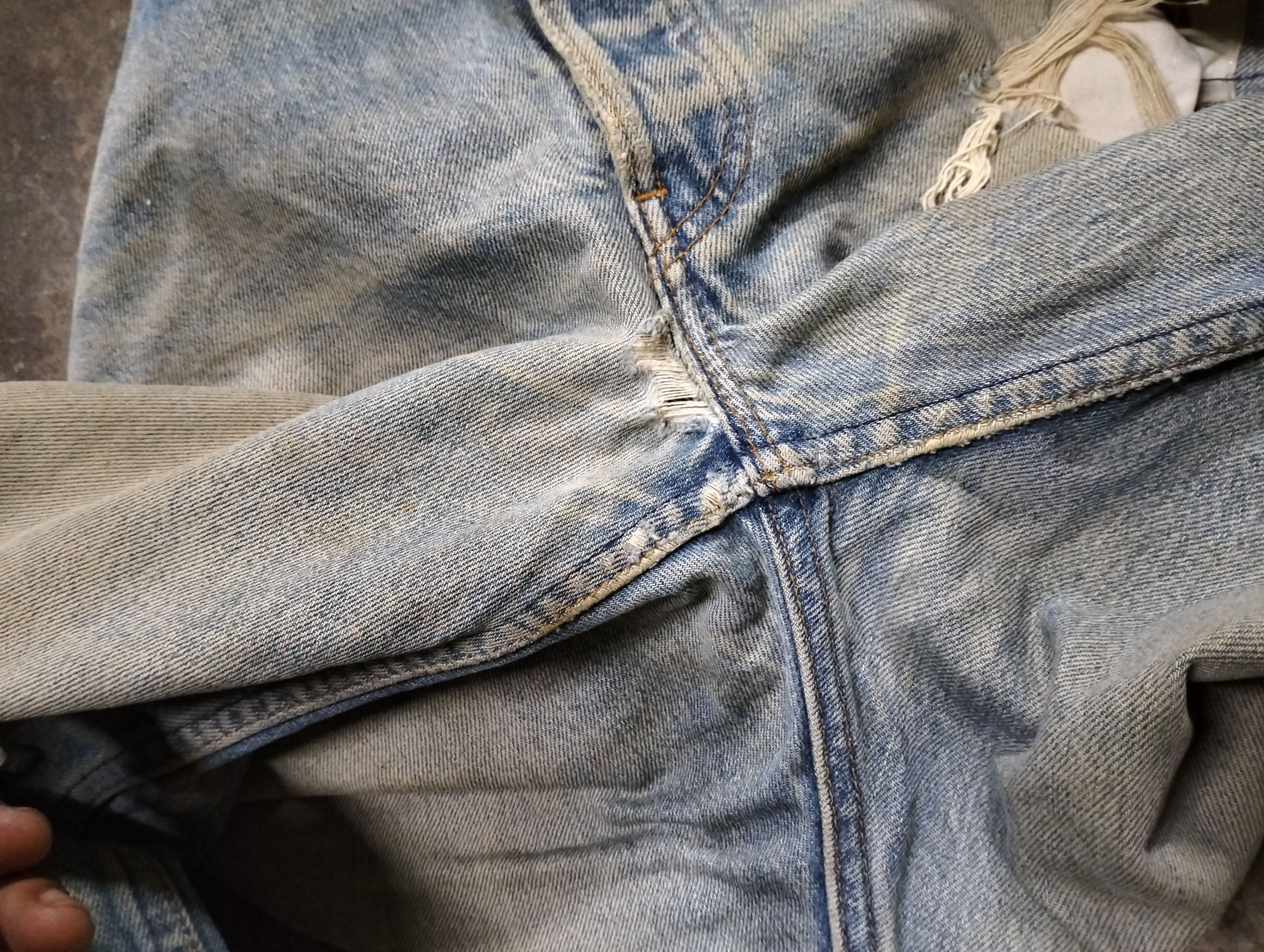 Levi's Vintage Levi's 501xx Distressed Faded Button 544 Size US 33 - 10 Thumbnail