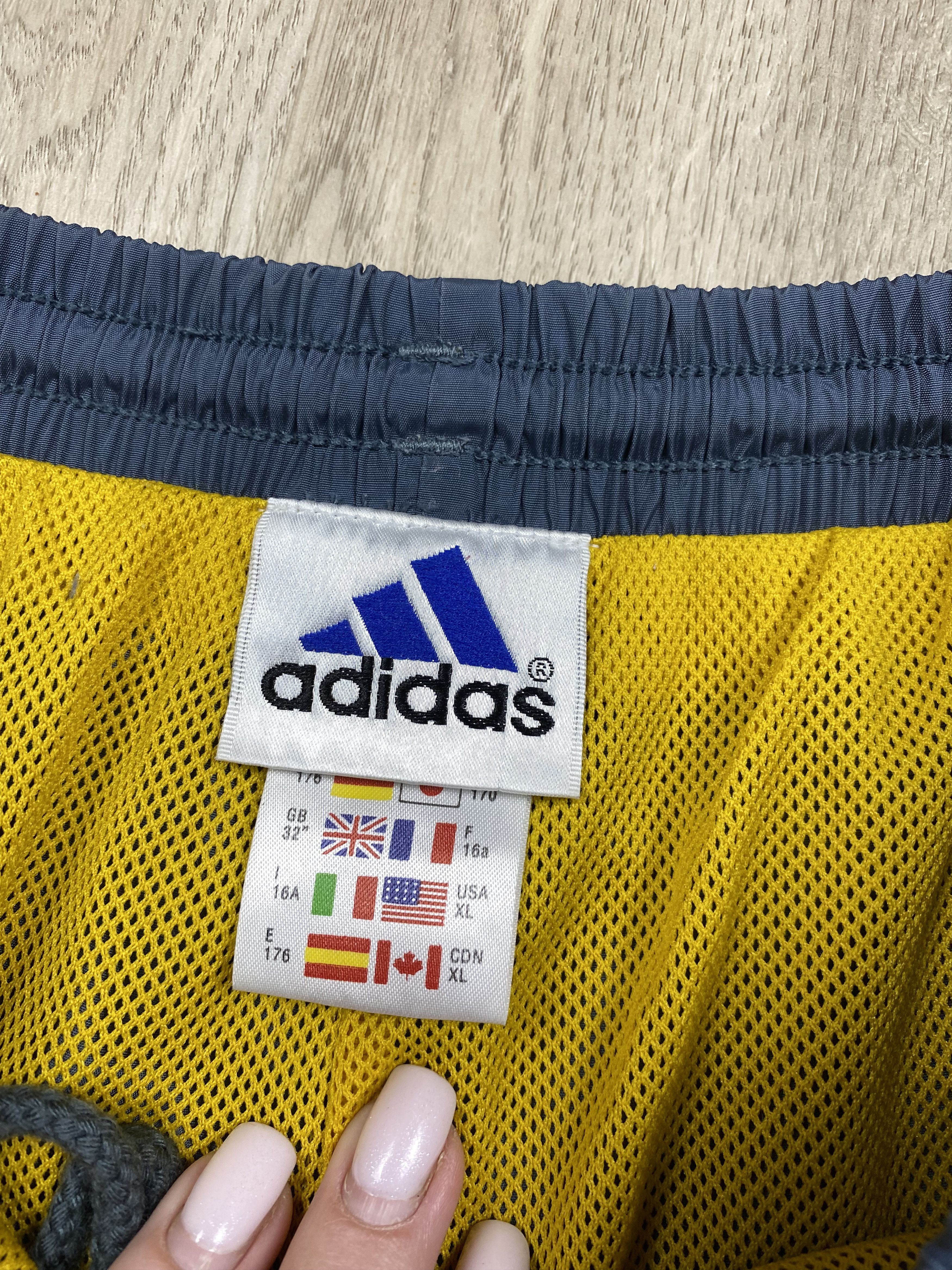 Adidas Adidas Vintage Mens Nylon Baggy Track Pants Drill style Y2K Size US 32 / EU 48 - 5 Thumbnail