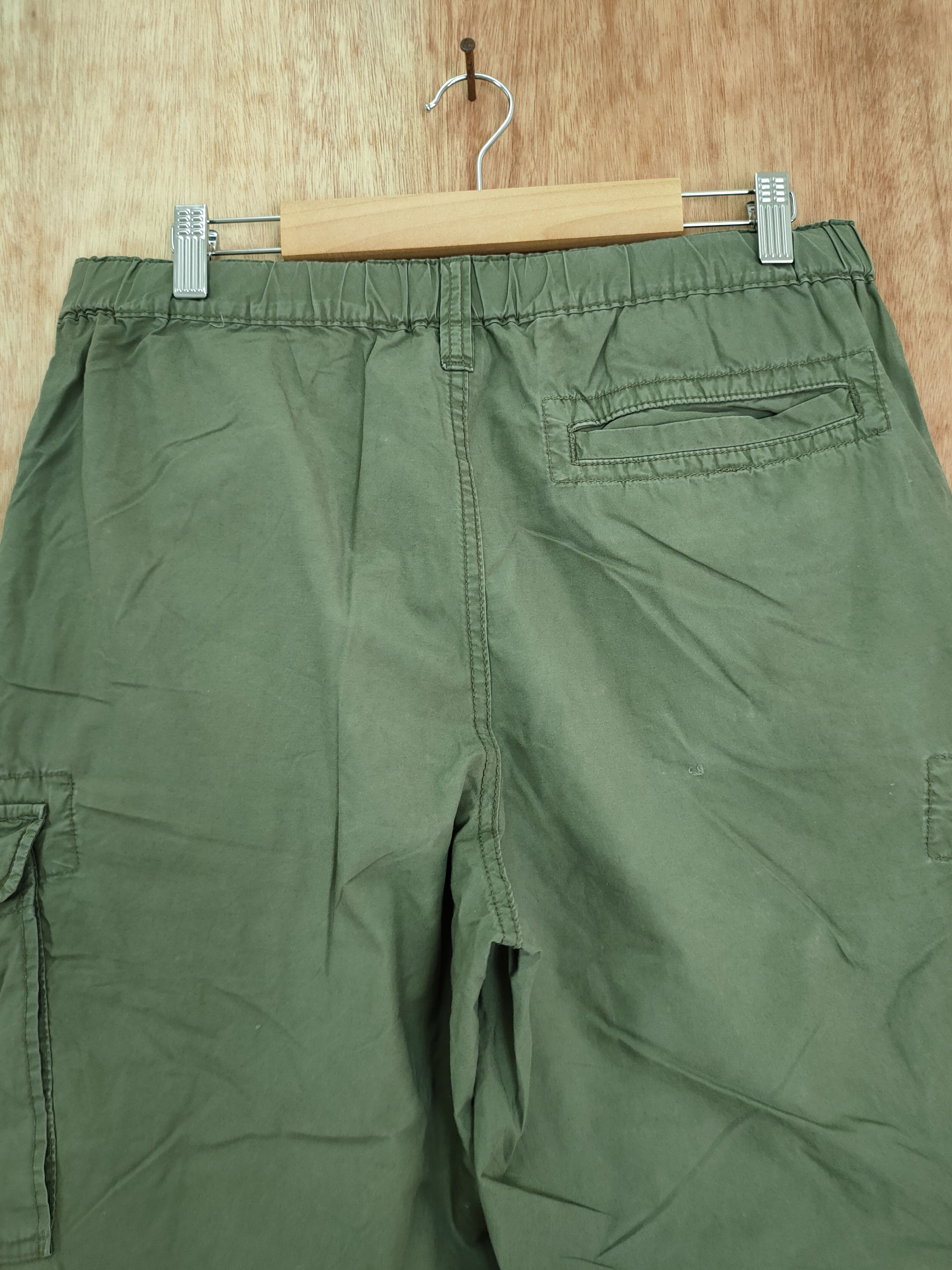 Japanese Brand × Uniqlo uniqlo green cropped tactical cargo pants #4177 Size US 31 - 8 Thumbnail