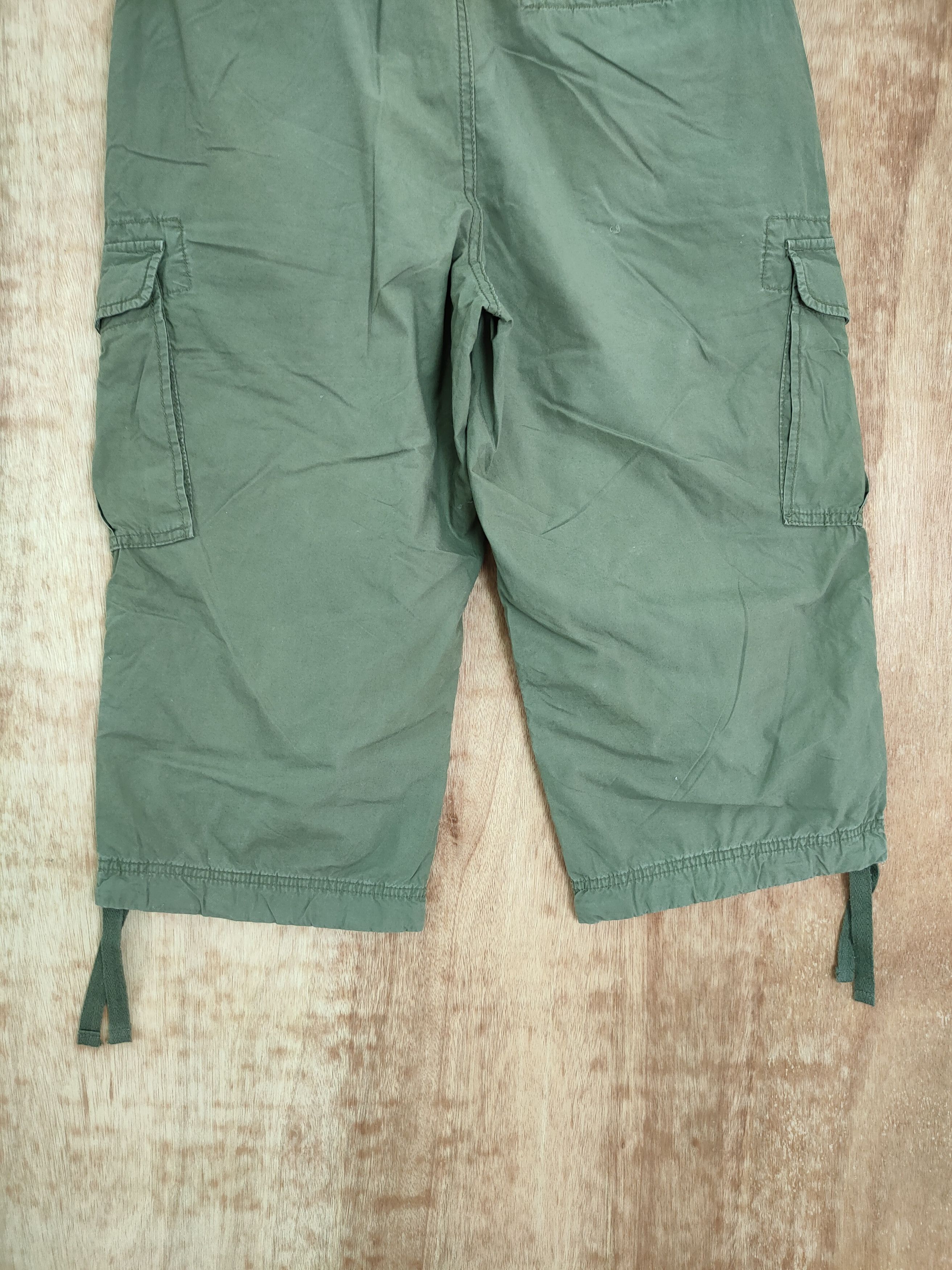 Japanese Brand × Uniqlo uniqlo green cropped tactical cargo pants #4177 Size US 31 - 7 Thumbnail